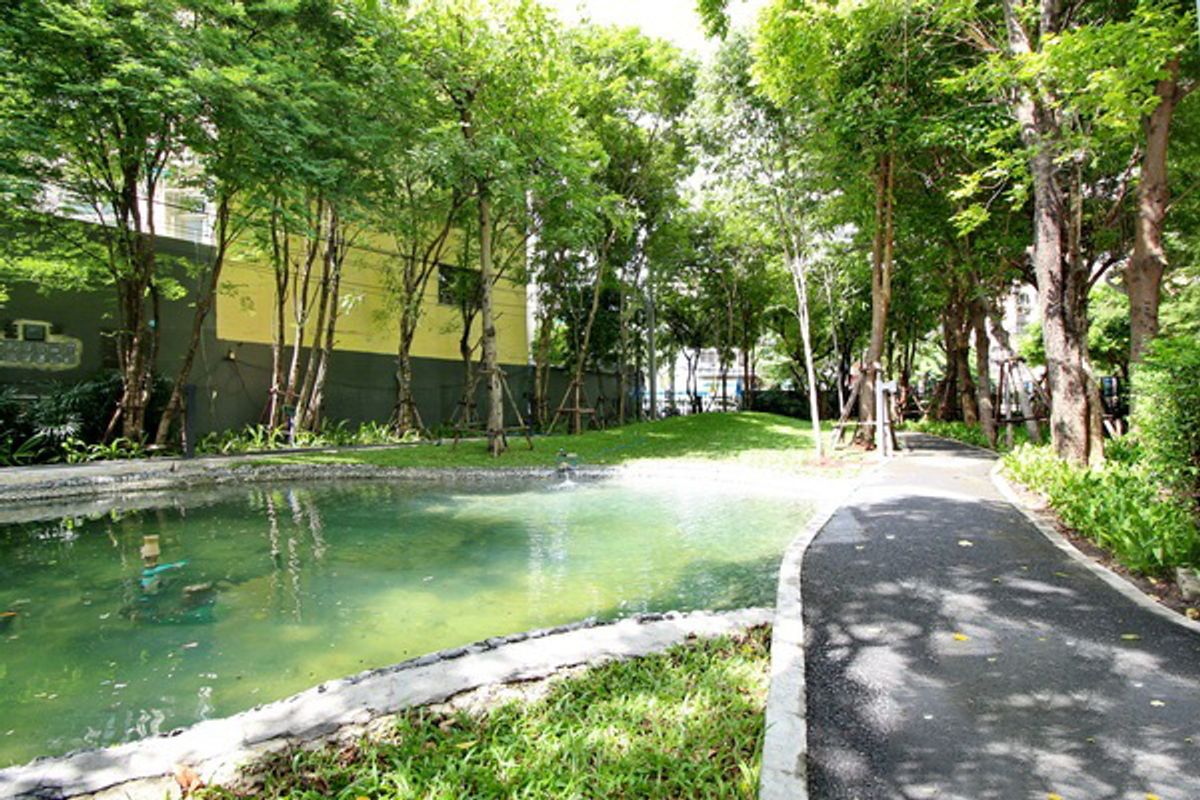 For SaleCondoLadprao, Central Ladprao : The highest in Ladprao, luxury condo 51.9 sqm. Floor 44, the view of all buildings, reserved urgently, Di Issara Ladprao, only 400 meters. To MRT Ladprao, the opportunity of the year, investment today for value tomorrow! Rare Unit Gold location is lower t