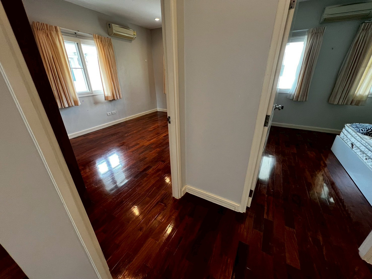 For RentHouseChaengwatana, Muangthong : house, 3 bedrooms, 3 bathrooms, close to HomePro Pakkret, near ISB International School.