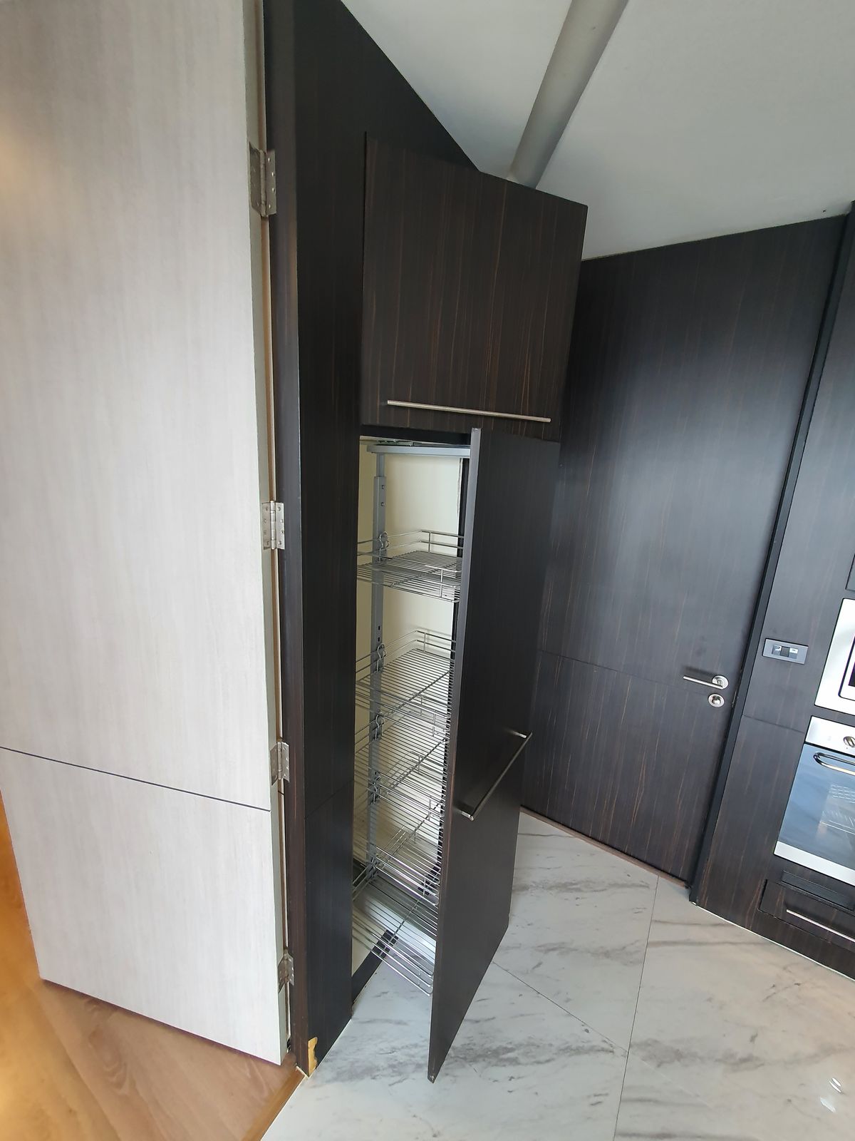 For SaleCondoLadprao, Central Ladprao : The highest in Ladprao, luxury condo 51.9 sqm. Floor 44, the view of all buildings, reserved urgently, Di Issara Ladprao, only 400 meters. To MRT Ladprao, the opportunity of the year, investment today for value tomorrow! Rare Unit Gold location is lower t