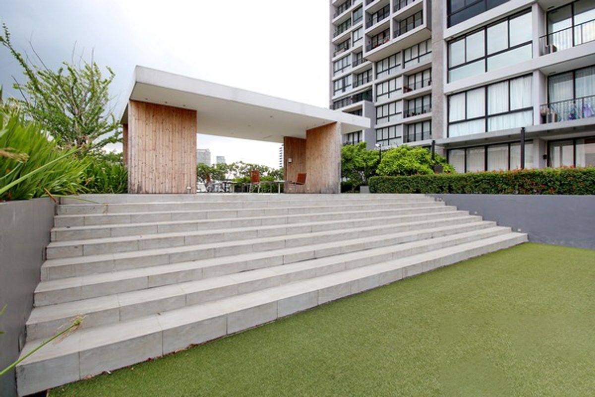 For SaleCondoLadprao, Central Ladprao : The highest in Ladprao, luxury condo 51.9 sqm. Floor 44, the view of all buildings, reserved urgently, Di Issara Ladprao, only 400 meters. To MRT Ladprao, the opportunity of the year, investment today for value tomorrow! Rare Unit Gold location is lower t