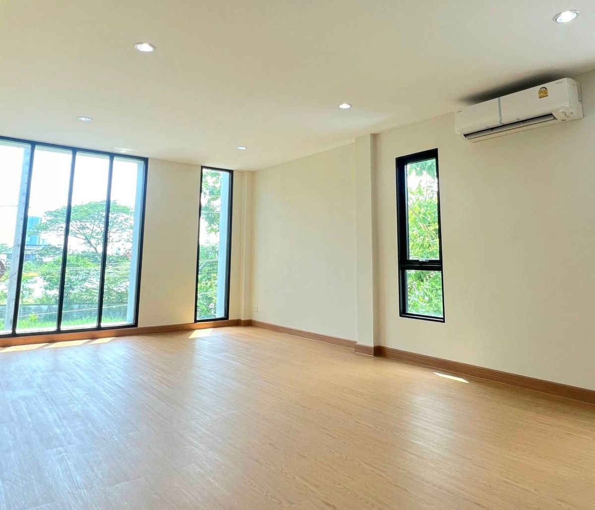 ขายบ้านสมุทรปราการ สำโรง : ขายด่วนบ้านเดี่ยว 3 ชั้น บ้านใหม่ 5นอน กฤษดานคร 21 ราคาพิเศษสุด