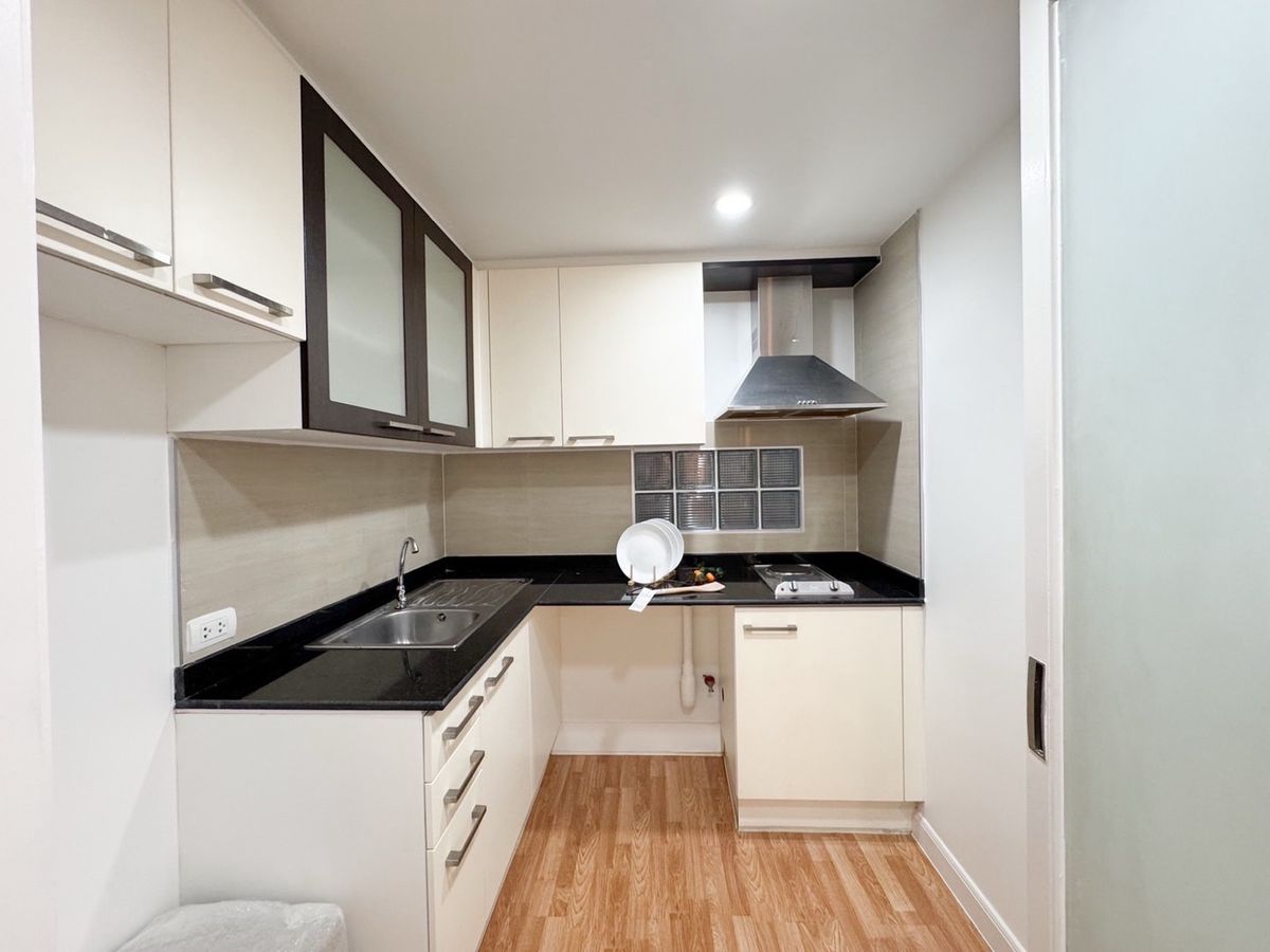 For SaleCondoRatchadapisek, Huaikwang, Suttisan : Large room in Ratchada area, The Kris, Ratchada 17, free transfer!