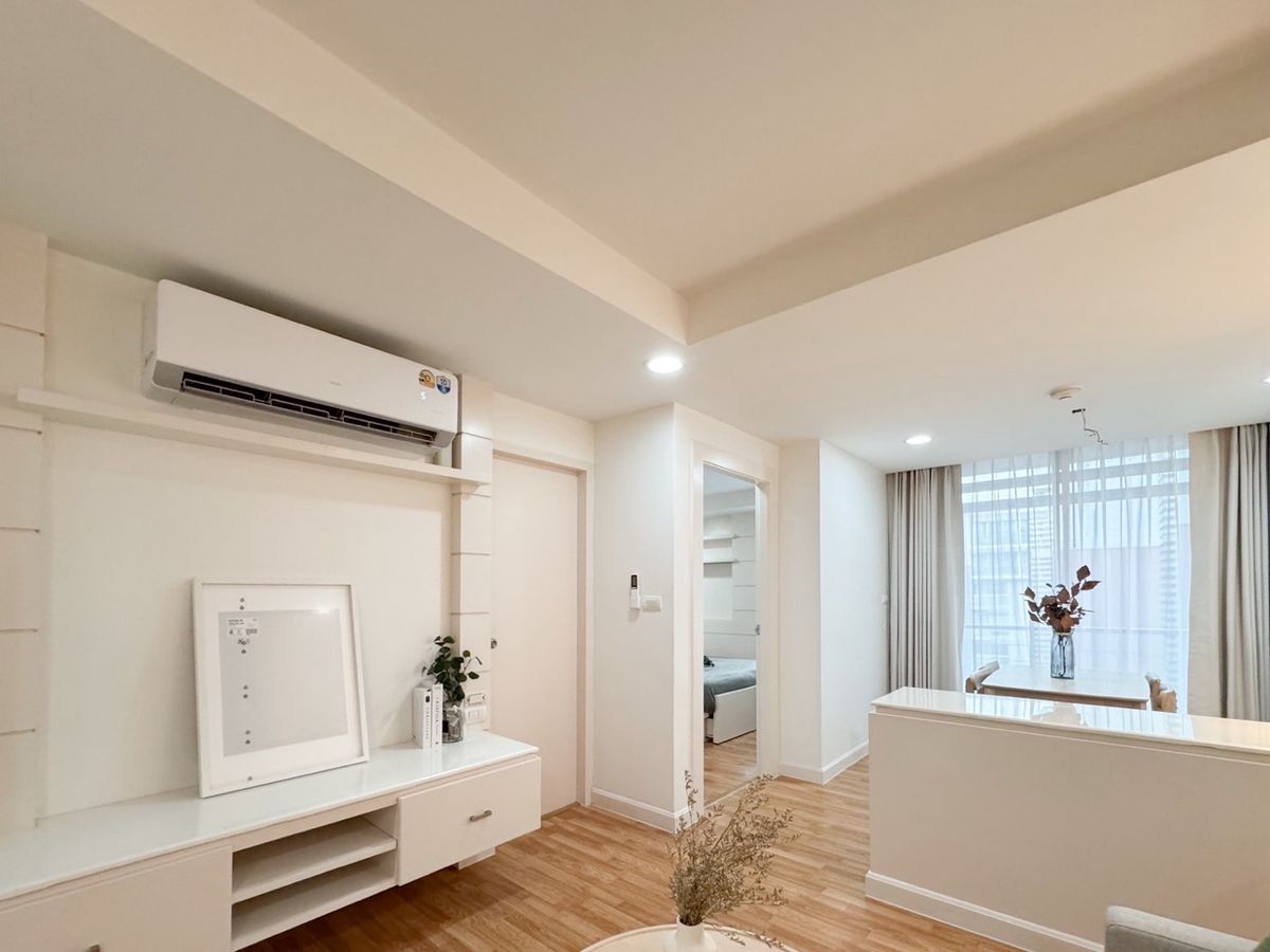 For SaleCondoRatchadapisek, Huaikwang, Suttisan : Large room in Ratchada area, The Kris, Ratchada 17, free transfer!