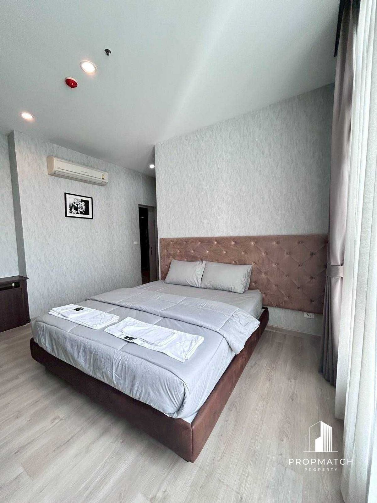 ขายคอนโดพระราม 9 เพชรบุรีตัดใหม่ RCA : ✨Flash Deal ✨The Capital Condo Ekamai - Thonglor ( 4Bed 4Bath 194SQM.) พร้อมอยู่ ! เพียง 40,000,000 บาท Tel.0981315848 @propmatch