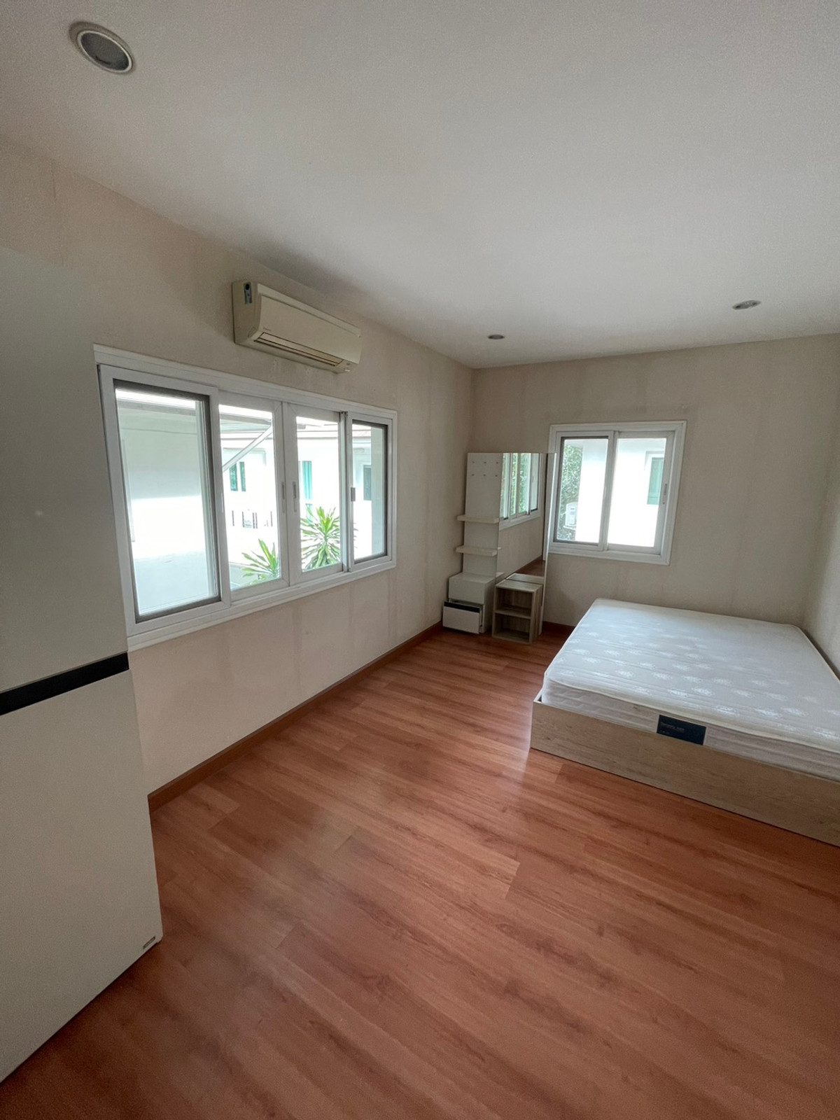 For RentHouseChaengwatana, Muangthong : house, 3 bedrooms, 3 bathrooms, close to HomePro Pakkret, near ISB International School.