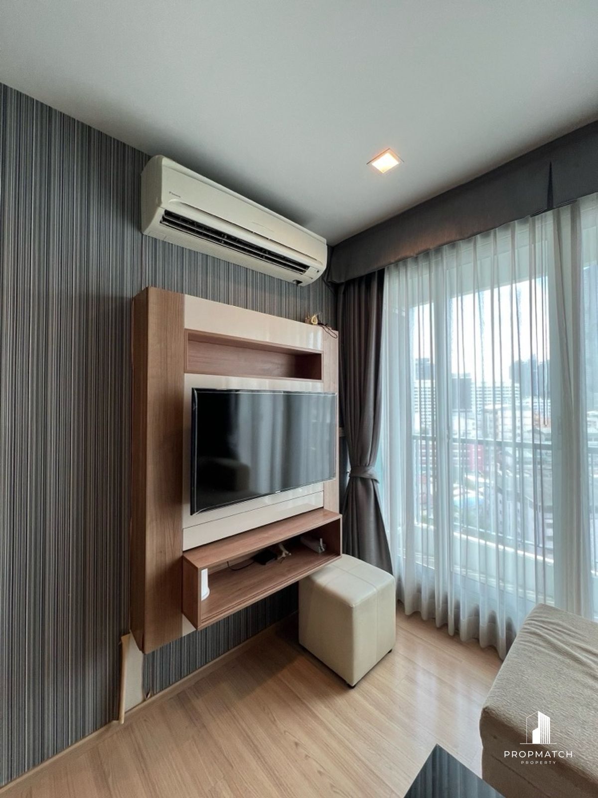 ขายคอนโดสาทร นราธิวาส : ✨Flash Deal ✨ Rhythm Sathorn( 1Bed 1Bath 45SQM.) พร้อมอยู่ ! เพียง 6,180,000 บาท Tel.0981315848 @propmatch