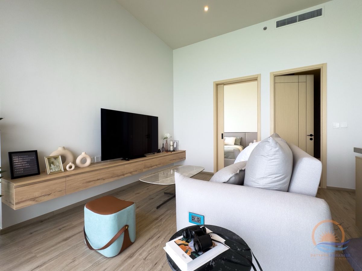 คอนโดพัทยา บางแสน ชลบุรี สัตหีบ : Arom Wongamat - 2 ห้องนอน วิวทะเลชั้นสูง พร้อม Private Jacuzzi ที่ระเบียง