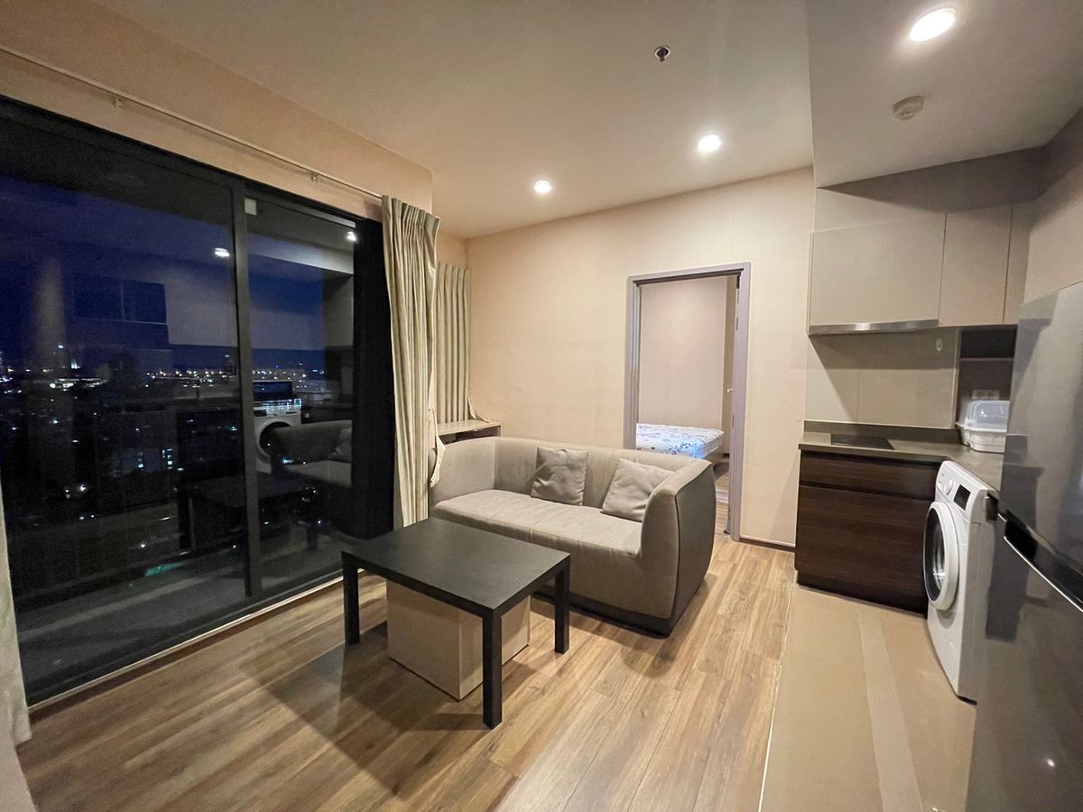 For RentCondoWongwianyai, Charoennakor : Teal Sathorn Taksin Condo next to BTS Wongwian Yai, corner room 40 sqm. Beautiful room