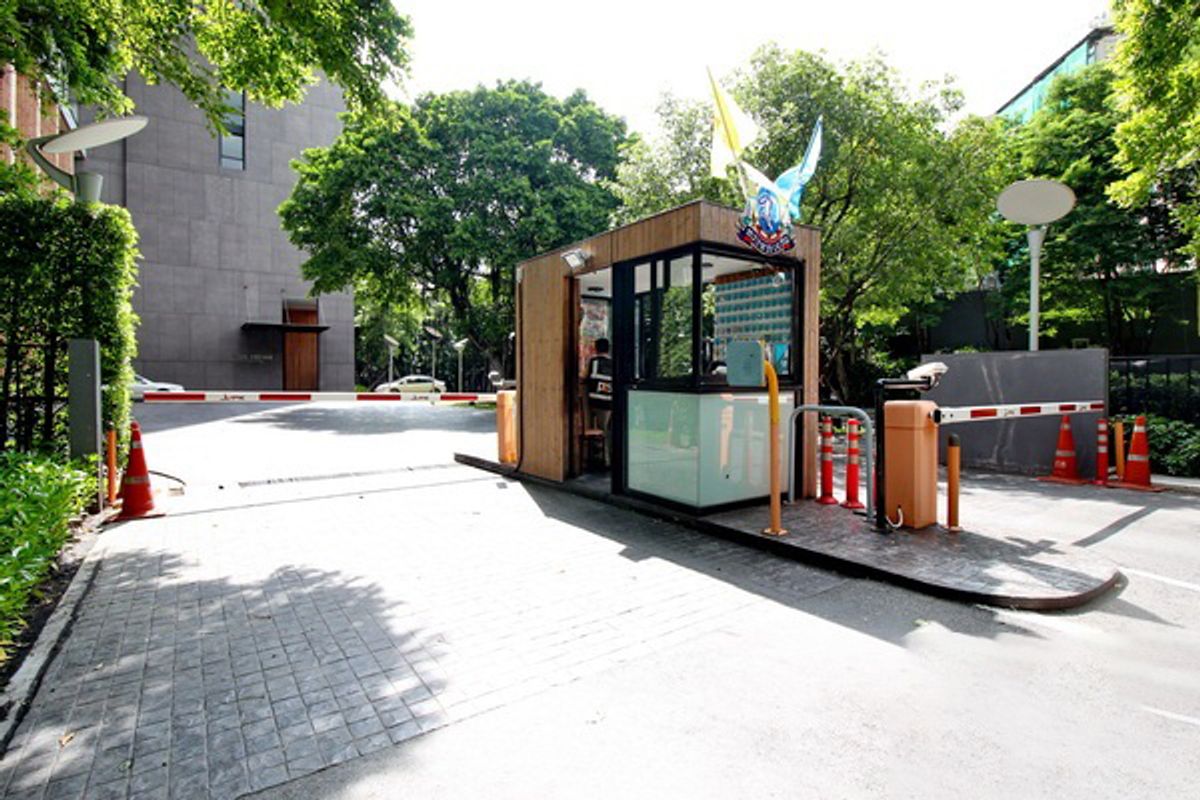 For SaleCondoLadprao, Central Ladprao : The highest in Ladprao, luxury condo 51.9 sqm. Floor 44, the view of all buildings, reserved urgently, Di Issara Ladprao, only 400 meters. To MRT Ladprao, the opportunity of the year, investment today for value tomorrow! Rare Unit Gold location is lower t