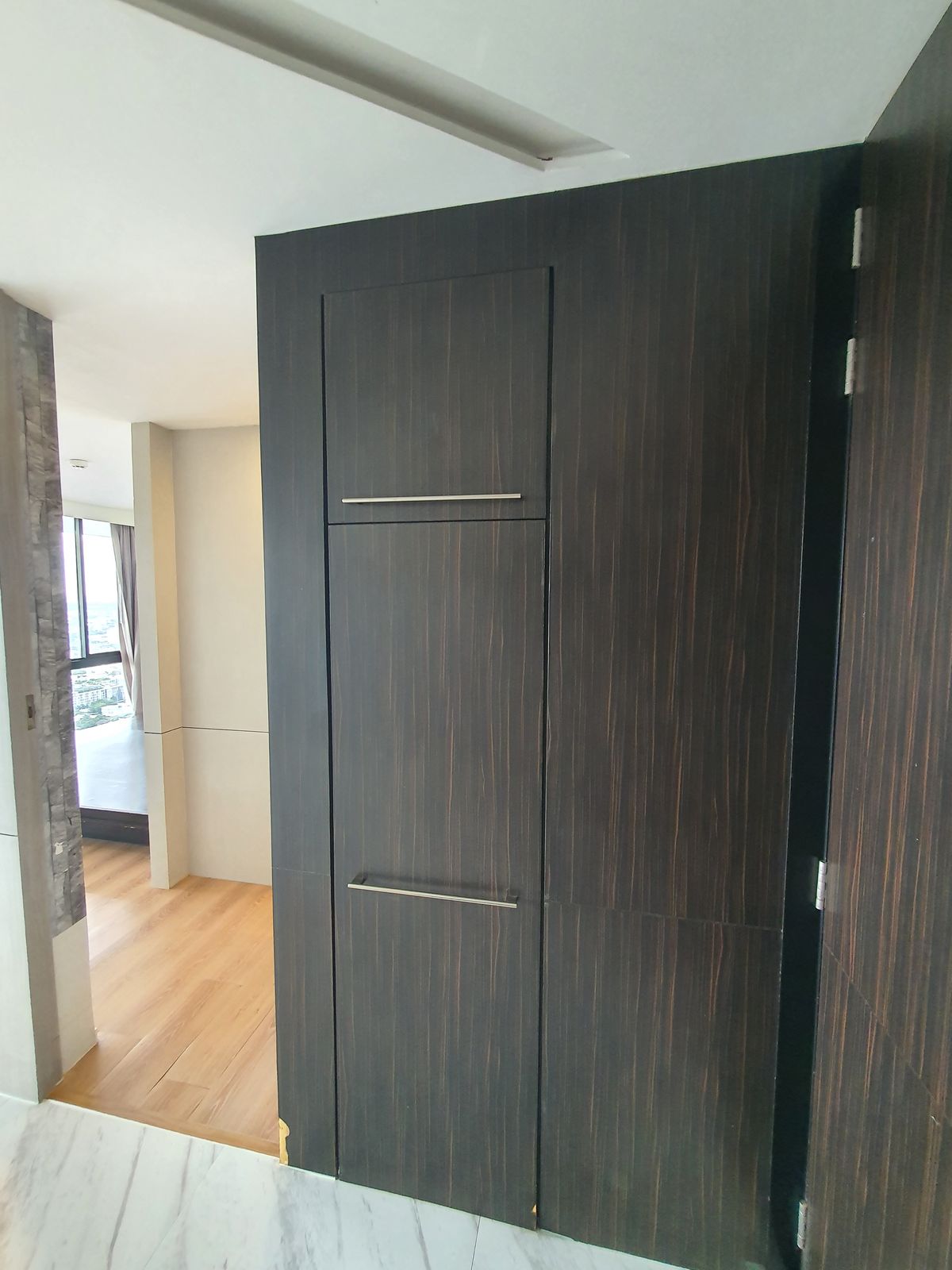 For SaleCondoLadprao, Central Ladprao : The highest in Ladprao, luxury condo 51.9 sqm. Floor 44, the view of all buildings, reserved urgently, Di Issara Ladprao, only 400 meters. To MRT Ladprao, the opportunity of the year, investment today for value tomorrow! Rare Unit Gold location is lower t