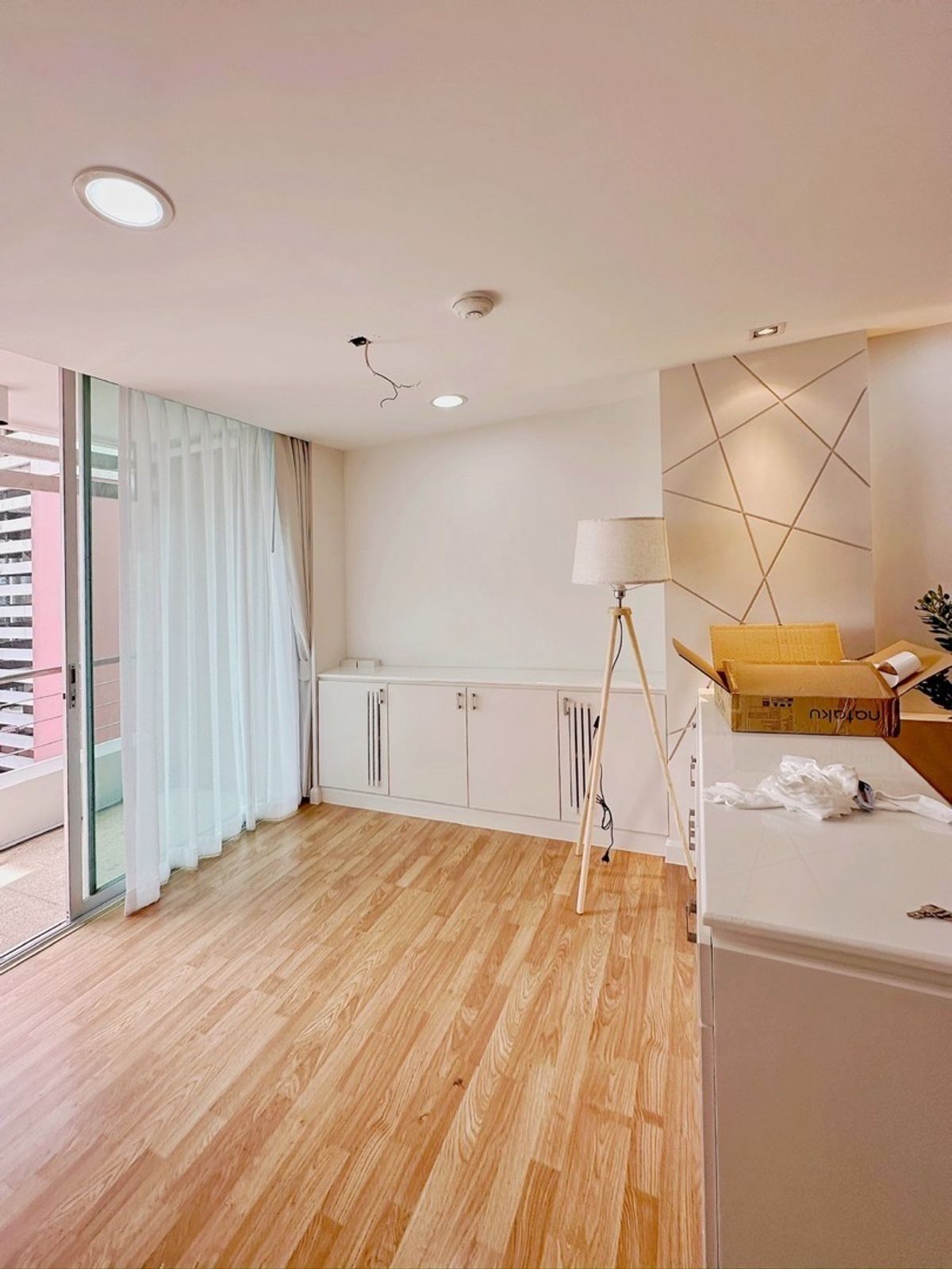 For SaleCondoRatchadapisek, Huaikwang, Suttisan : Large room in Ratchada area, The Kris, Ratchada 17, free transfer!