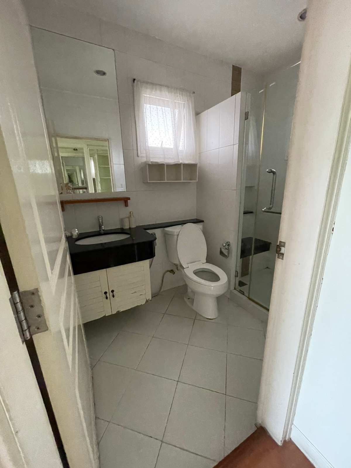 For RentHouseChaengwatana, Muangthong : house, 3 bedrooms, 3 bathrooms, close to HomePro Pakkret, near ISB International School.