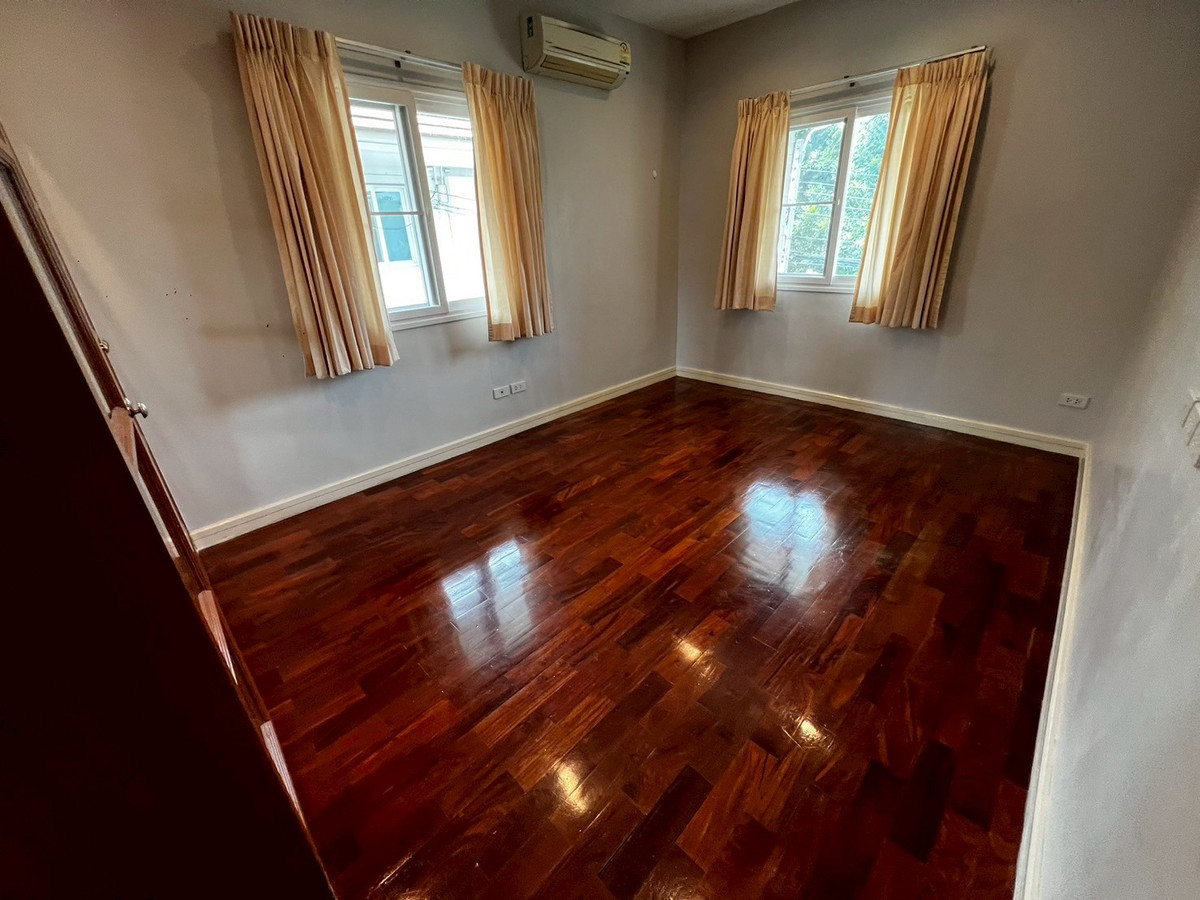 For RentHouseChaengwatana, Muangthong : house, 3 bedrooms, 3 bathrooms, close to HomePro Pakkret, near ISB International School.