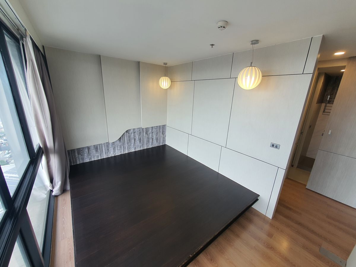 For SaleCondoLadprao, Central Ladprao : The highest in Ladprao, luxury condo 51.9 sqm. Floor 44, the view of all buildings, reserved urgently, Di Issara Ladprao, only 400 meters. To MRT Ladprao, the opportunity of the year, investment today for value tomorrow! Rare Unit Gold location is lower t