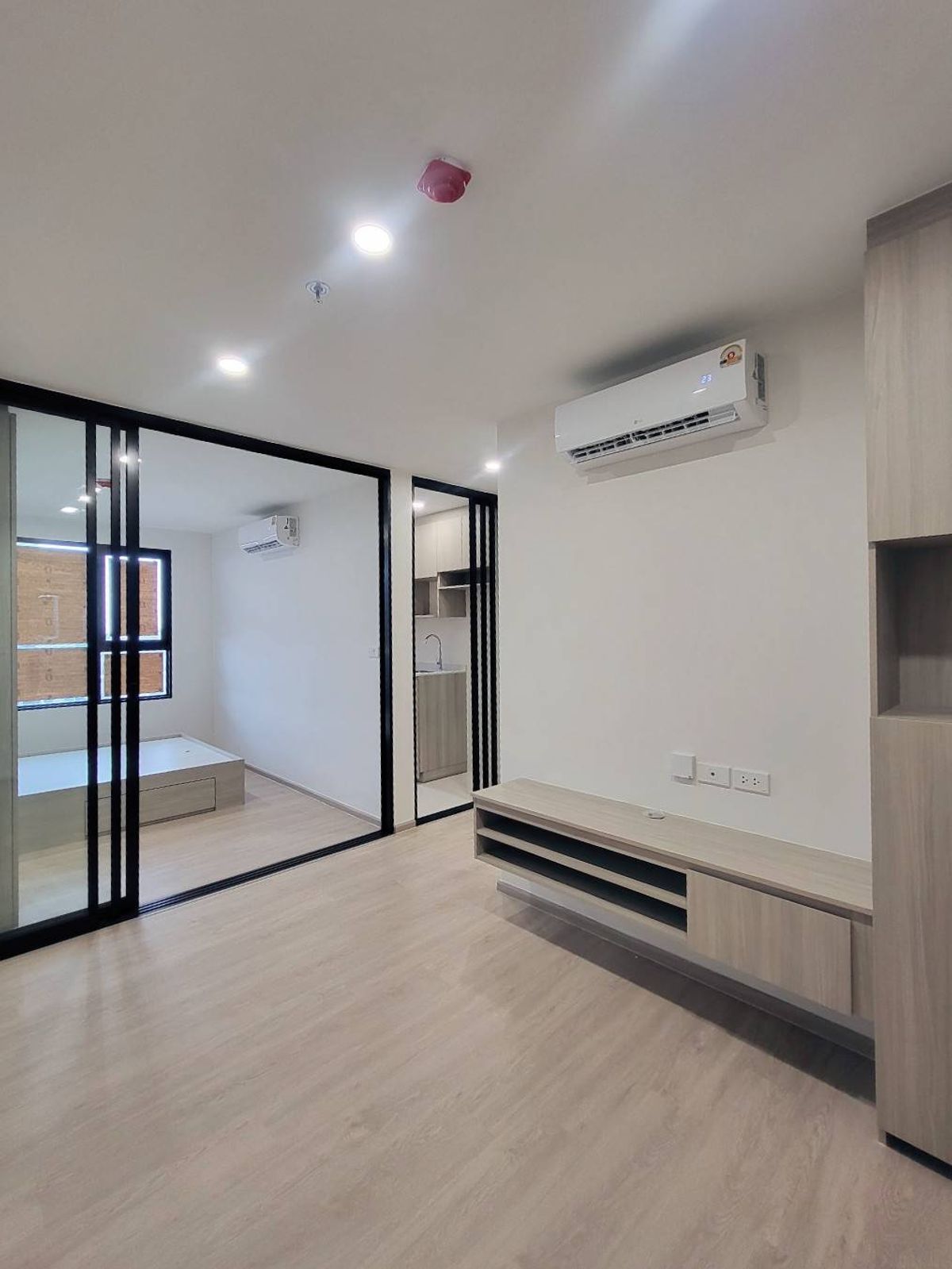 For SaleCondoSamut Prakan,Samrong : Condo with 0 meters next to the train