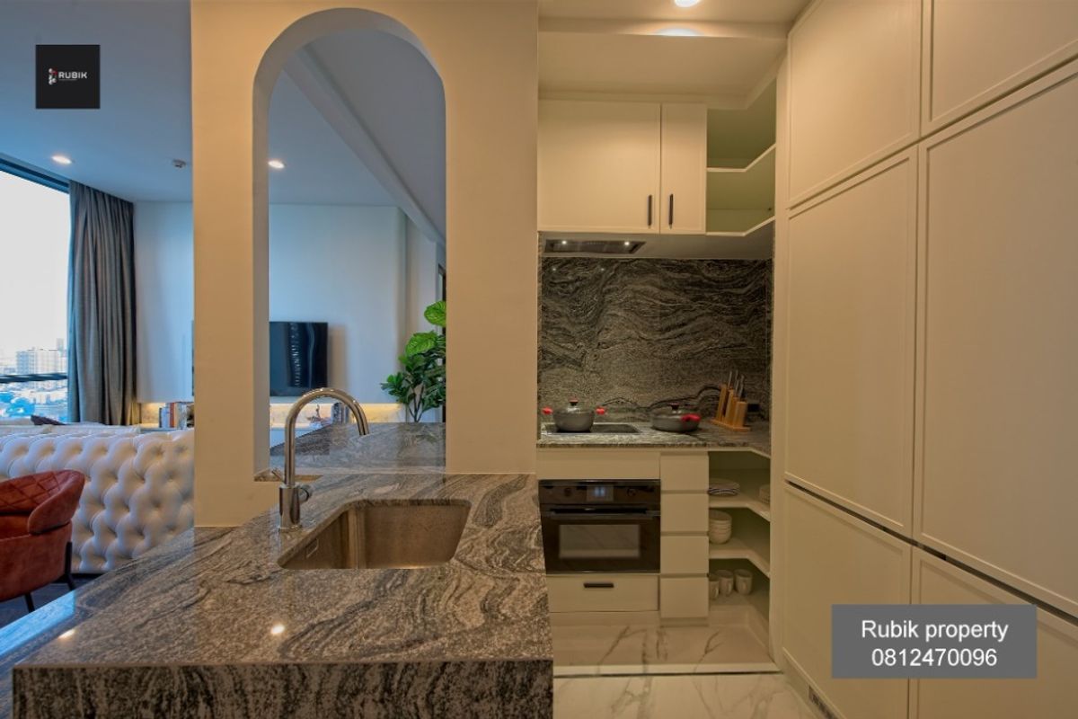 For RentCondoSukhumvit, Asoke, Thonglor : Rent The Esses Sukhumvit 36 ​​Luxurious condo next to BTS Thonglor 0 meters - Rare Location that cannot be found anymore in the Sukhumvit area (RB138).