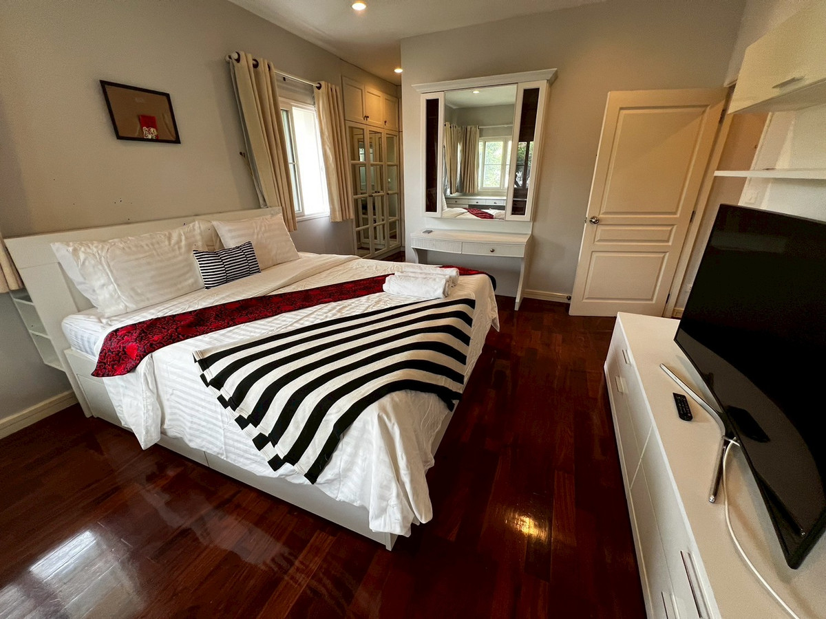 For RentHouseChaengwatana, Muangthong : house, 3 bedrooms, 3 bathrooms, close to HomePro Pakkret, near ISB International School.