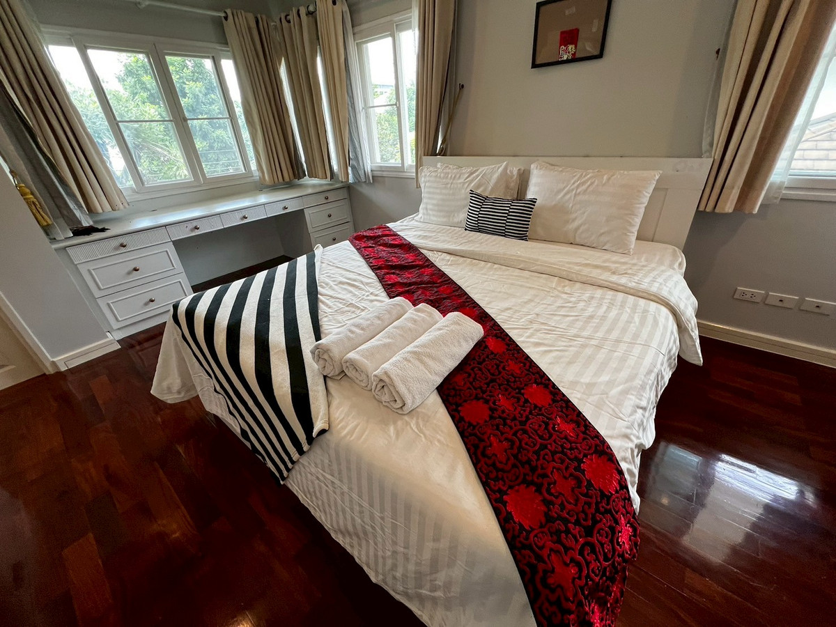 For RentHouseChaengwatana, Muangthong : house, 3 bedrooms, 3 bathrooms, close to HomePro Pakkret, near ISB International School.