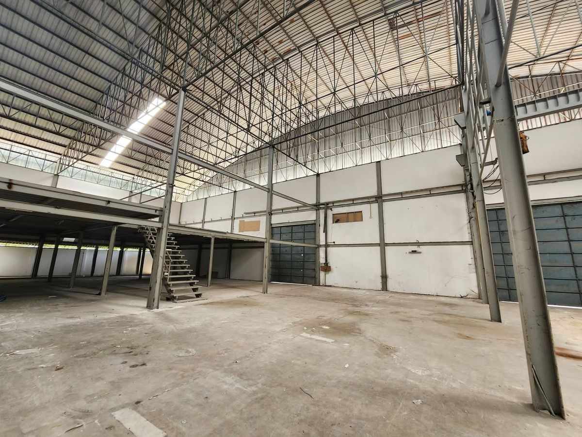 WarehouseMahachai Samut Sakhon : 📦 2 Warehouses + Office 3 stories for Rent / Sale, land area 2 rai+, usable area 4,000 sqm. location Rama 2 km. 36 Samutsakorn 