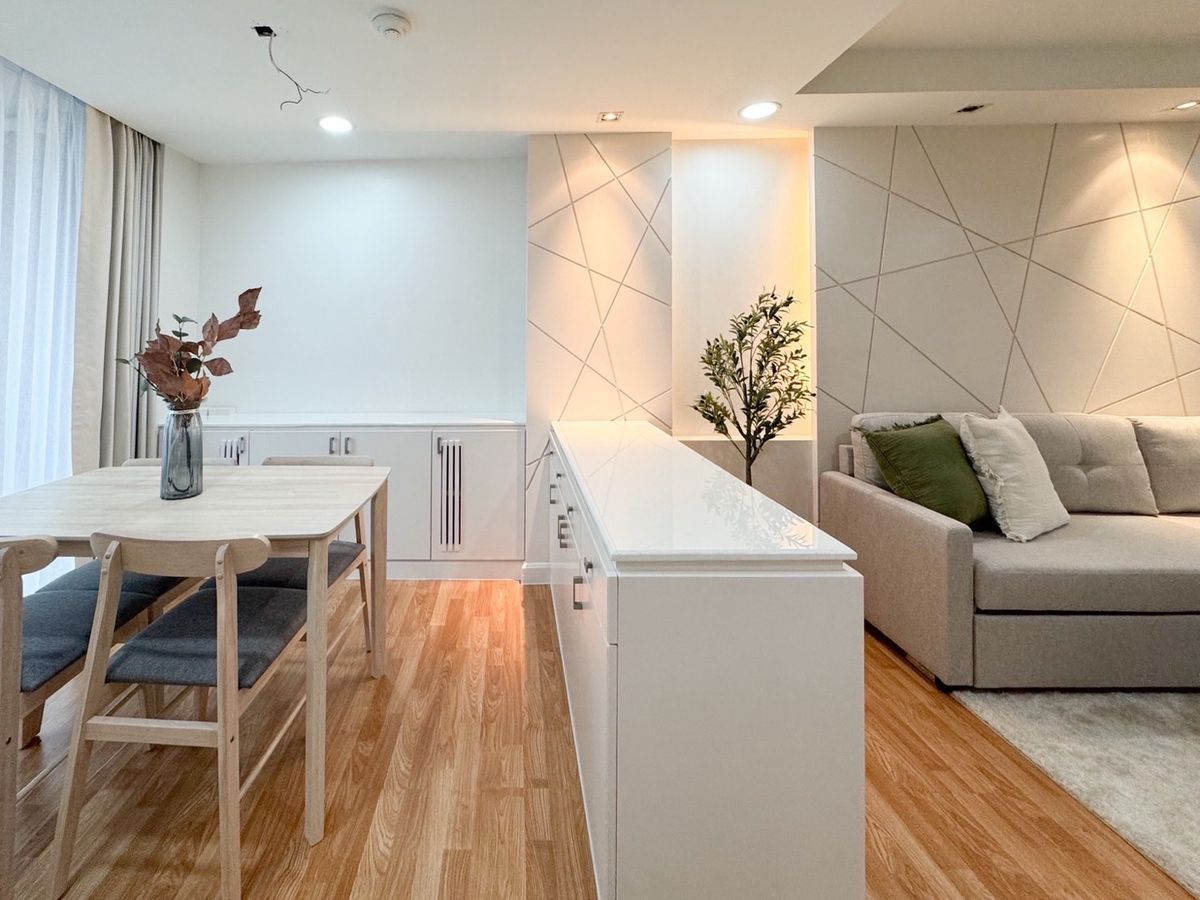 For SaleCondoRatchadapisek, Huaikwang, Suttisan : Large room in Ratchada area, The Kris, Ratchada 17, free transfer!