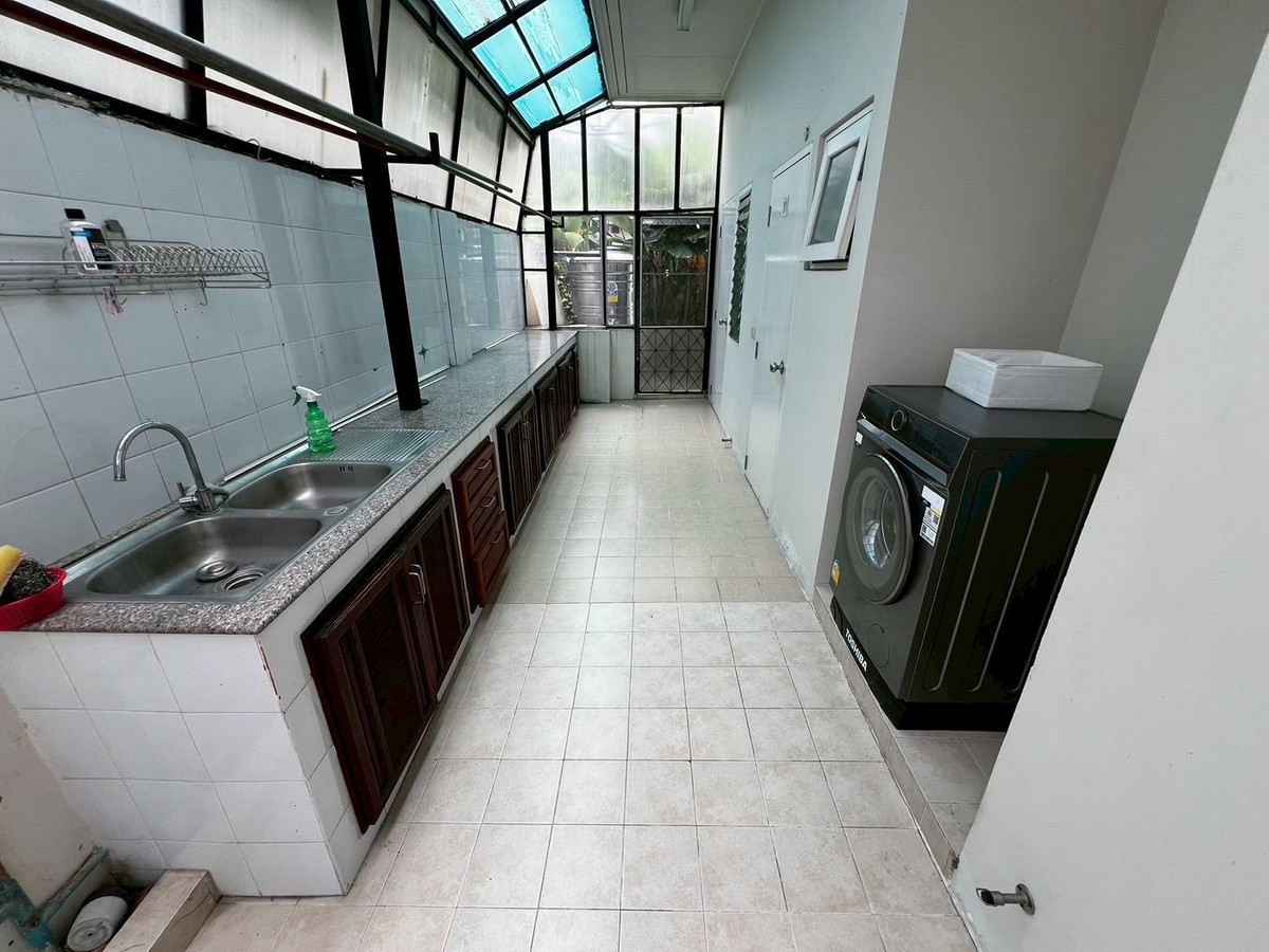 For RentHouseChaengwatana, Muangthong : house, 3 bedrooms, 3 bathrooms, close to HomePro Pakkret, near ISB International School.