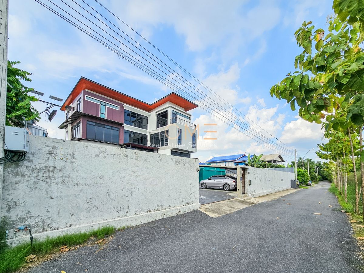 ขายสำนักงานนวมินทร์ รามอินทรา : อาคารสำนักงาน สุขาภิบาล 5 ซอย 22 / 4 ชั้น (ขาย), Office Building Sukhaphiban 5 Soi 22 / 4-storey (FOR SALE) TAN501