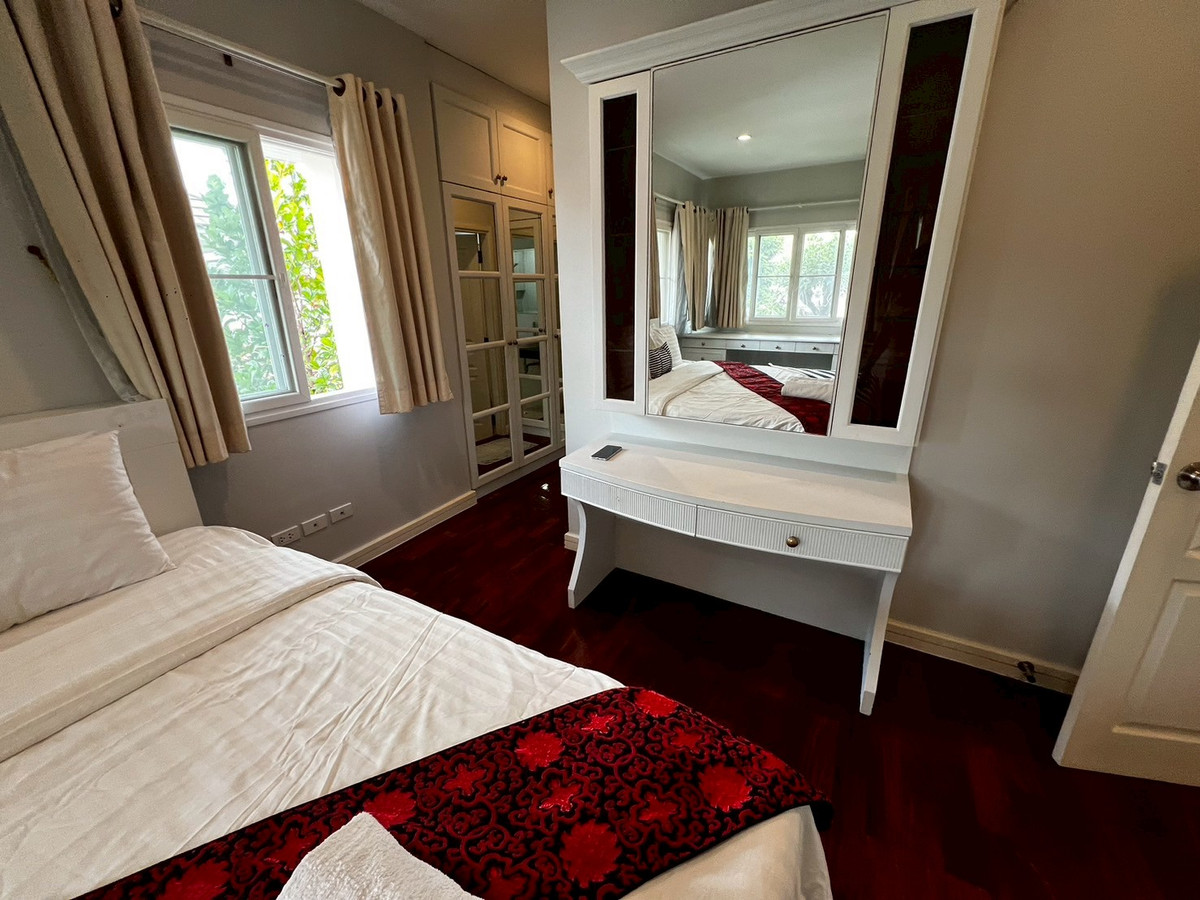 For RentHouseChaengwatana, Muangthong : house, 3 bedrooms, 3 bathrooms, close to HomePro Pakkret, near ISB International School.