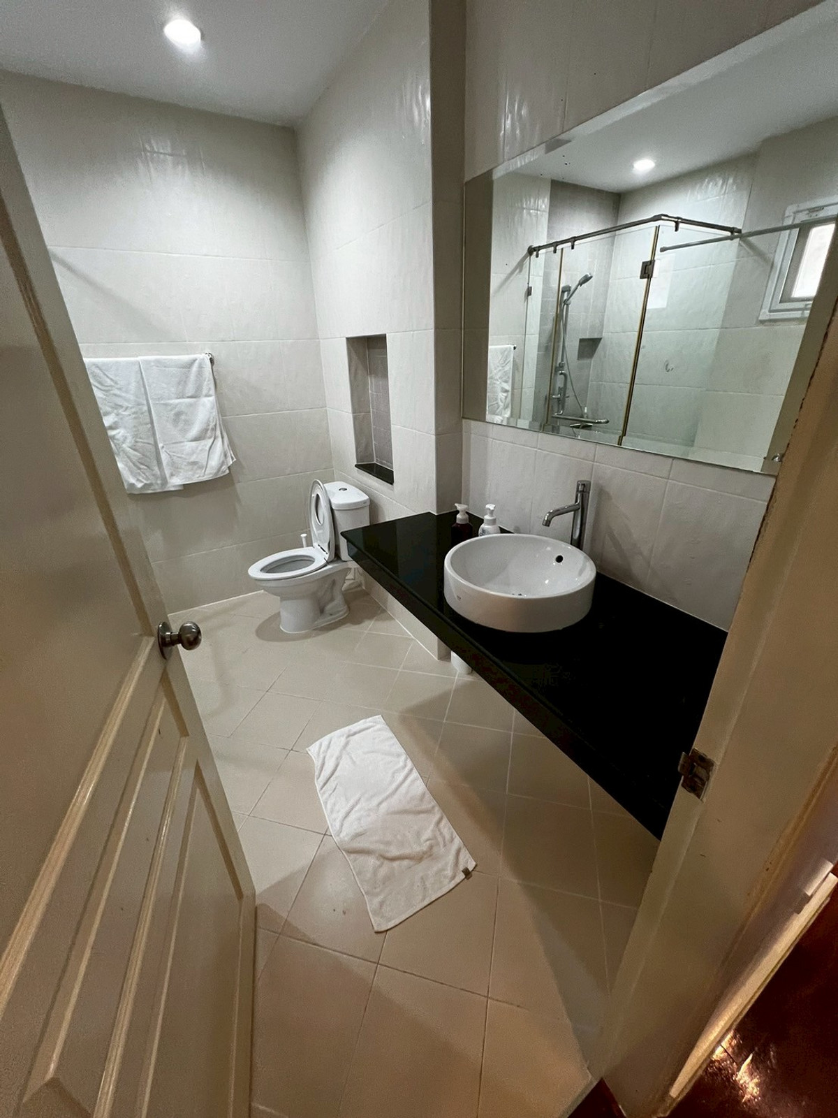 For RentHouseChaengwatana, Muangthong : house, 3 bedrooms, 3 bathrooms, close to HomePro Pakkret, near ISB International School.