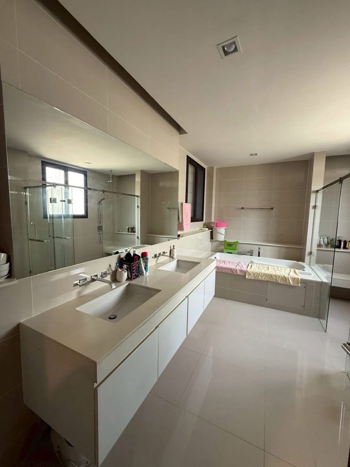 For SaleHouseBang Sue, Wong Sawang, Tao Pun : 📢👇Rare to find! 2 single houses with connecting access. Prime location with ultimate privacy, peaceful surroundings, and excellent connectivity. Close to MRT and expressways.