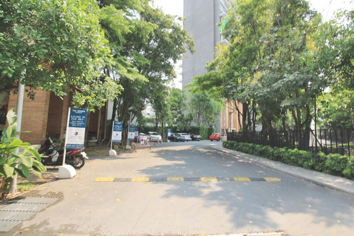 For SaleCondoLadprao, Central Ladprao : The highest in Ladprao, luxury condo 51.9 sqm. Floor 44, the view of all buildings, reserved urgently, Di Issara Ladprao, only 400 meters. To MRT Ladprao, the opportunity of the year, investment today for value tomorrow! Rare Unit Gold location is lower t