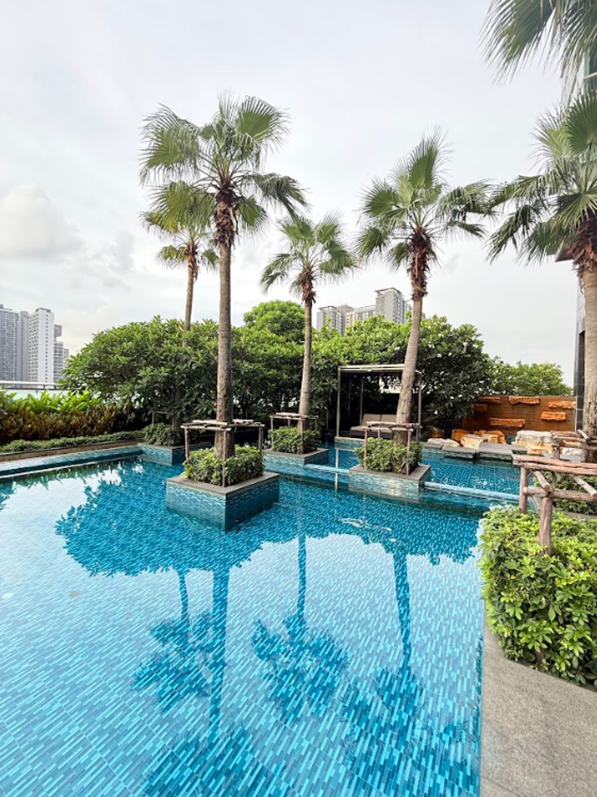 For RentCondoRama9, Petchburi, RCA : ✨Condo near MRT Phetchaburi✨ The Address Asoke (2 bedrooms, 65 sqm.)
