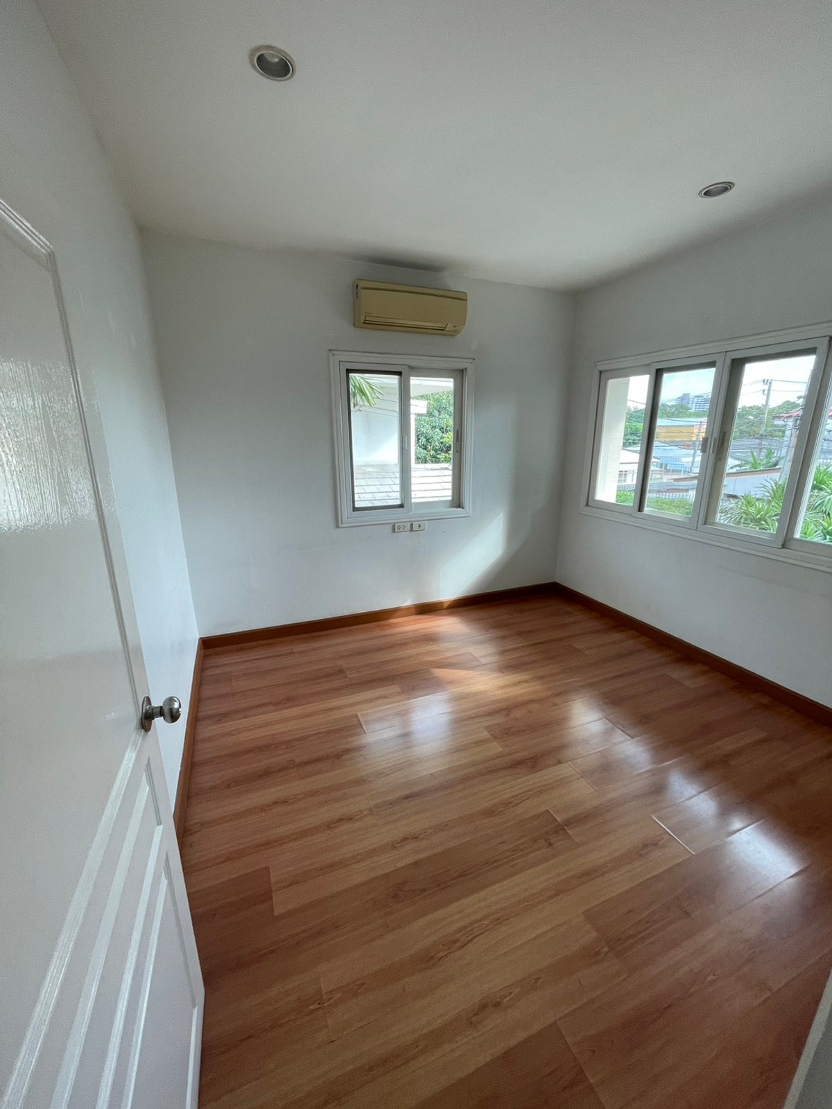 For RentHouseChaengwatana, Muangthong : house, 3 bedrooms, 3 bathrooms, close to HomePro Pakkret, near ISB International School.