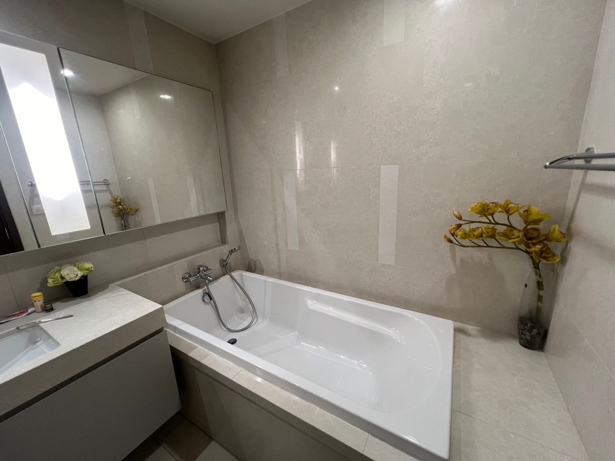 For RentCondoSukhumvit, Asoke, Thonglor : Quatttro by Sansiri / Luxury Condo near BTS Thonglor Marche / 2 bedrooms 84 sq.m. Call 0937890899