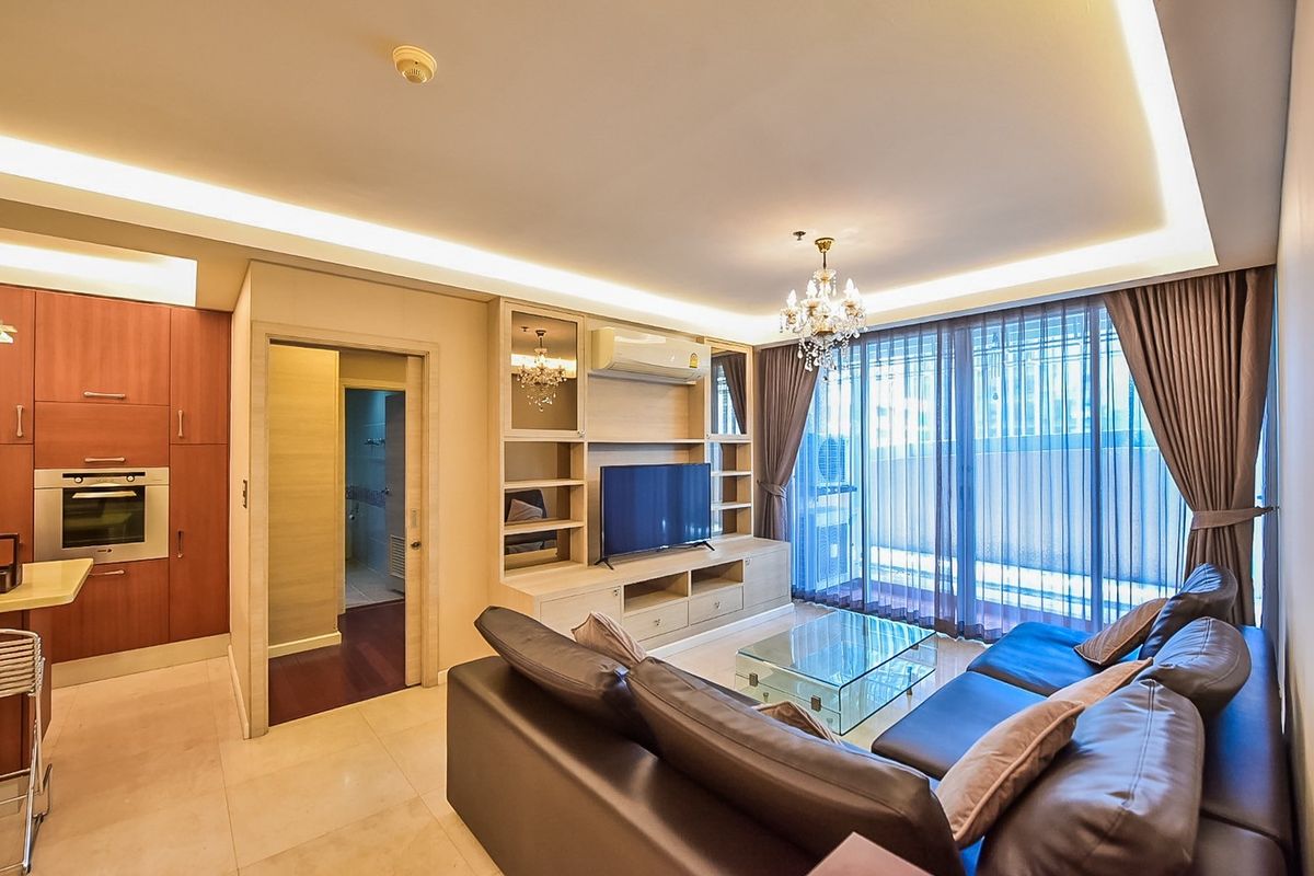For RentCondoSilom, Saladaeng, Bangrak : Very big room near BTS Saladaeng