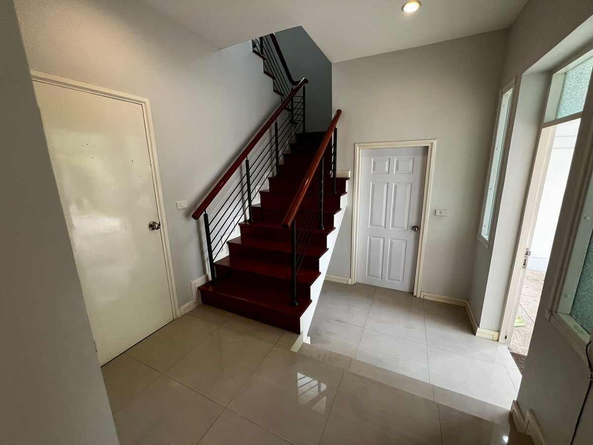 For RentHouseChaengwatana, Muangthong : house, 3 bedrooms, 3 bathrooms, close to HomePro Pakkret, near ISB International School.