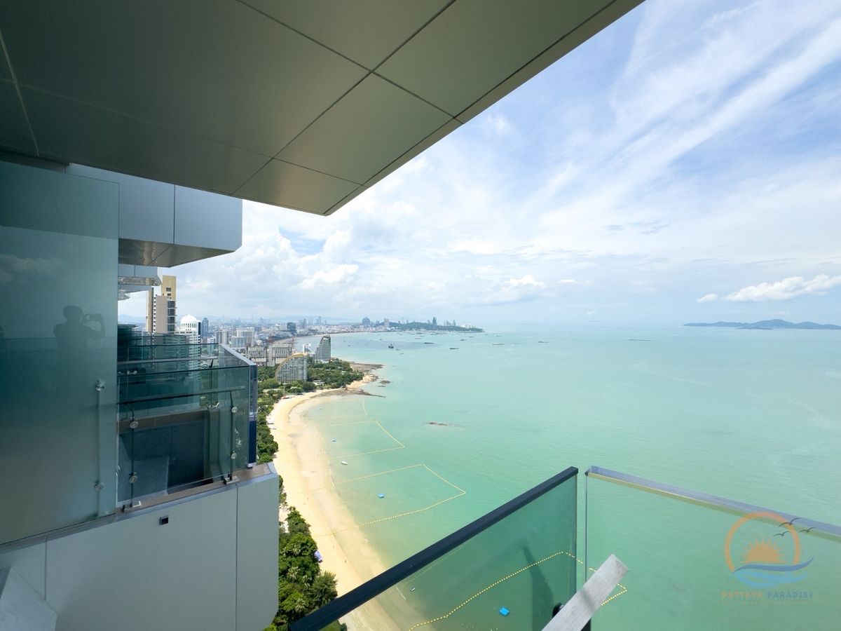 คอนโดพัทยา บางแสน ชลบุรี สัตหีบ : Arom Wongamat - 2 ห้องนอน วิวทะเลชั้นสูง พร้อม Private Jacuzzi ที่ระเบียง