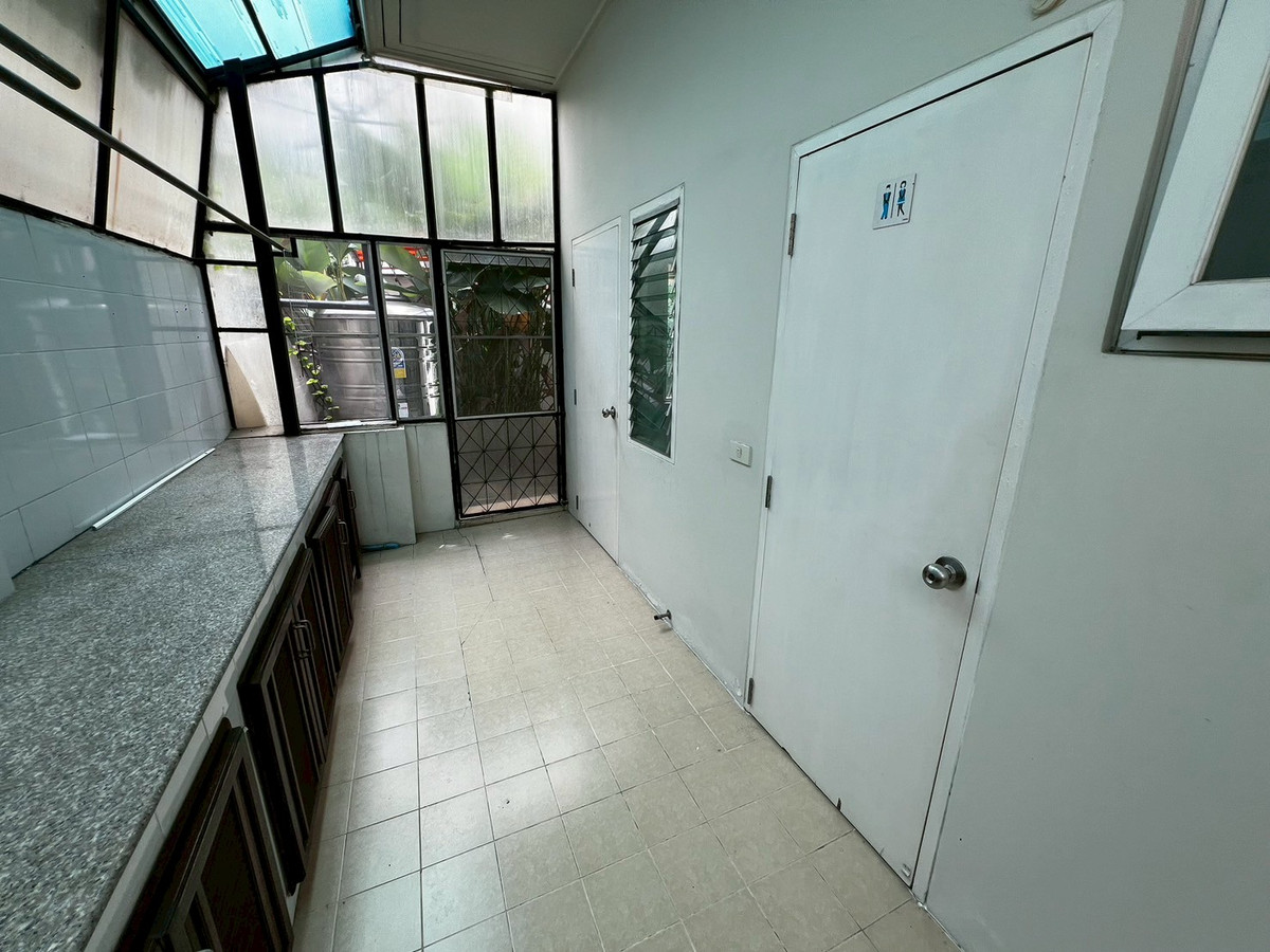 For RentHouseChaengwatana, Muangthong : house, 3 bedrooms, 3 bathrooms, close to HomePro Pakkret, near ISB International School.