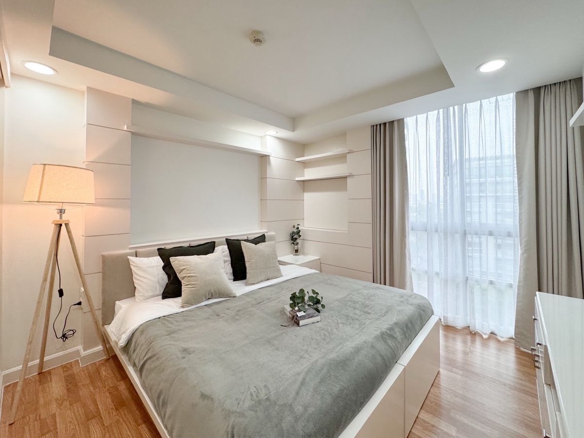 For SaleCondoRatchadapisek, Huaikwang, Suttisan : Large room in Ratchada area, The Kris, Ratchada 17, free transfer!