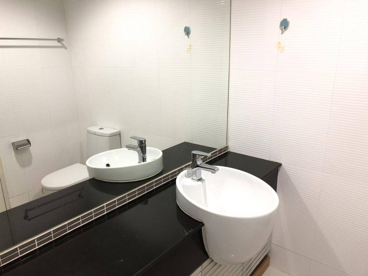 For RentCondoPattanakan, Srinakarin : Beautiful room!! Near BTS Sri Kreetha Station (Yellow Line), only 600 m.