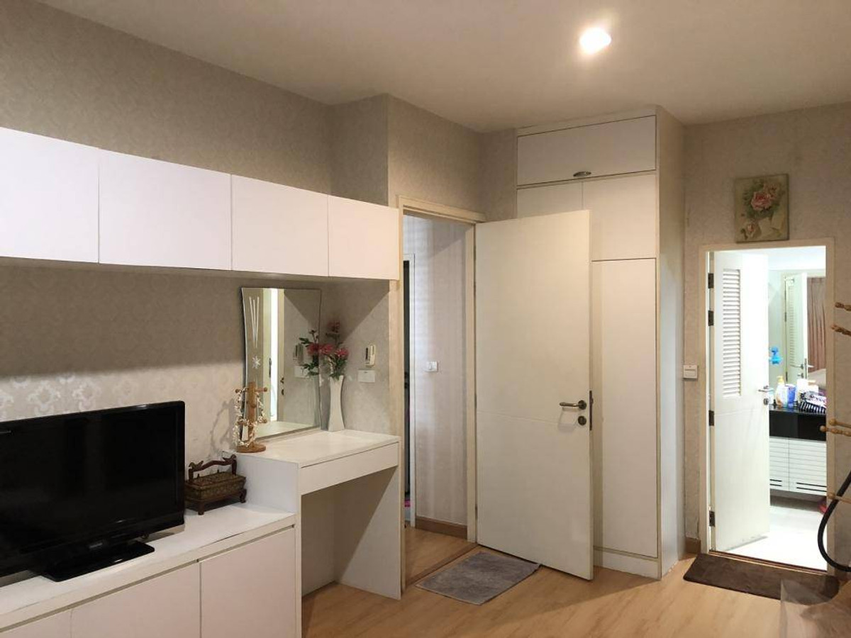 For RentCondoPattanakan, Srinakarin : Beautiful room!! Near BTS Sri Kreetha Station (Yellow Line), only 600 m.