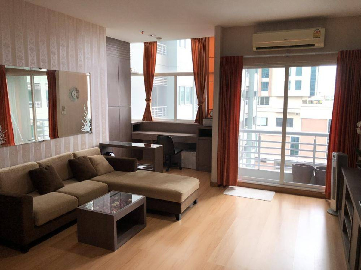 For RentCondoPattanakan, Srinakarin : Beautiful room!! Near BTS Sri Kreetha Station (Yellow Line), only 600 m.