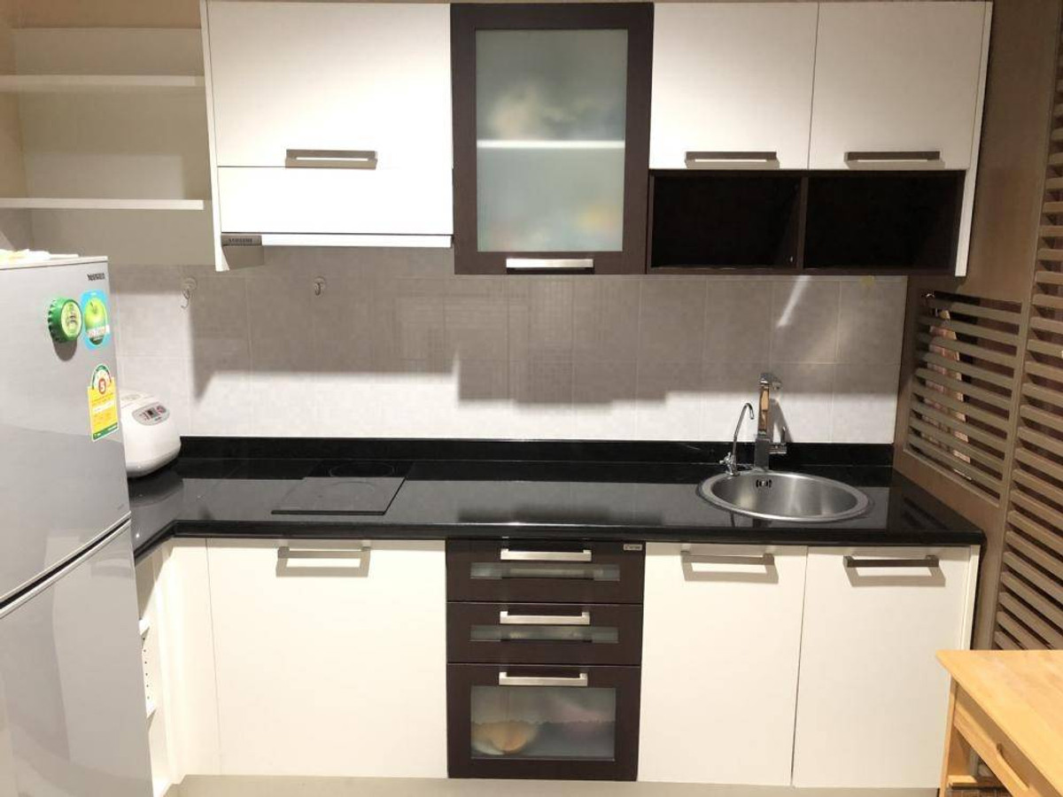 For RentCondoPattanakan, Srinakarin : Beautiful room!! Near BTS Sri Kreetha Station (Yellow Line), only 600 m.