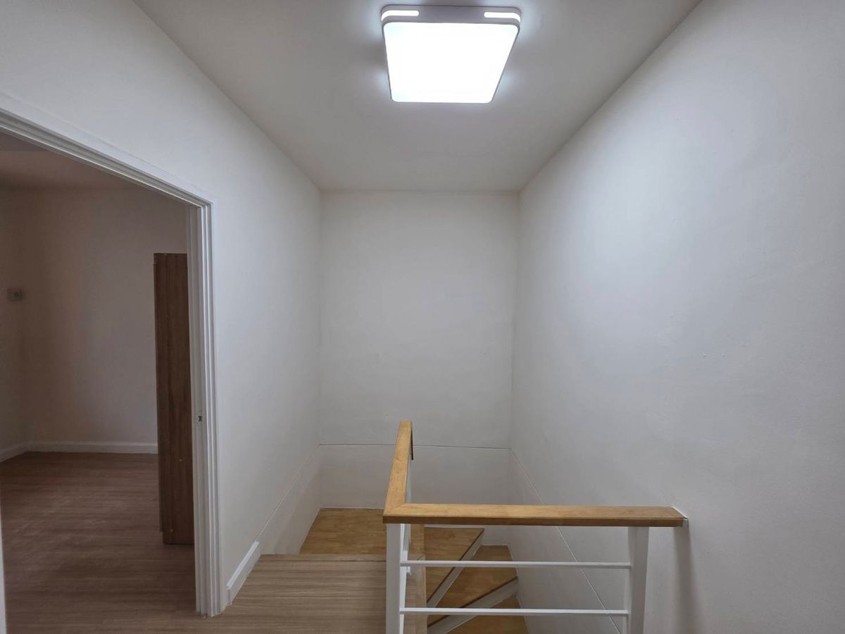 For RentTownhomeRama 2, Bang Khun Thian : Rent a Townhome, Pruksa Ville 53/2 Sakae Ngam - Rama 2, near Lotus Rama 2, just 5 minutes.