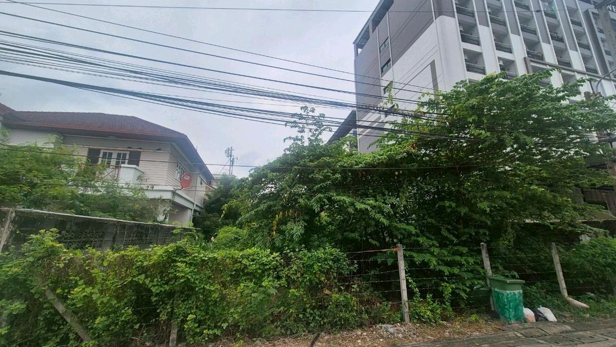 For SaleLandChokchai 4, Ladprao 71, Ladprao 48, : 💥 Land for sale, Lat Phrao 87, intersection 3, size 100 sq.m., suitable for building a house by yourself Or invest in an apartment 💥
