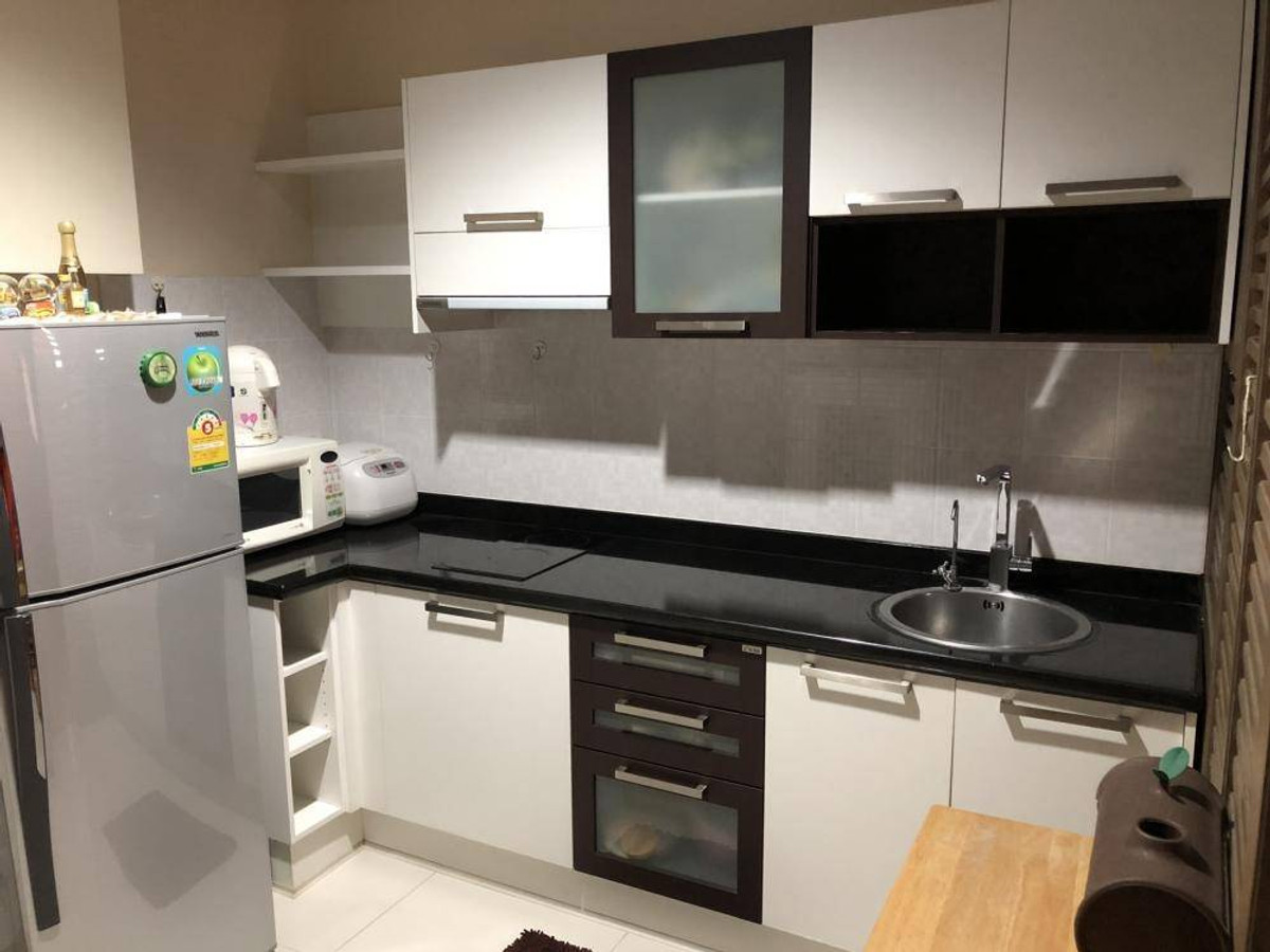 For RentCondoPattanakan, Srinakarin : Beautiful room!! Near BTS Sri Kreetha Station (Yellow Line), only 600 m.