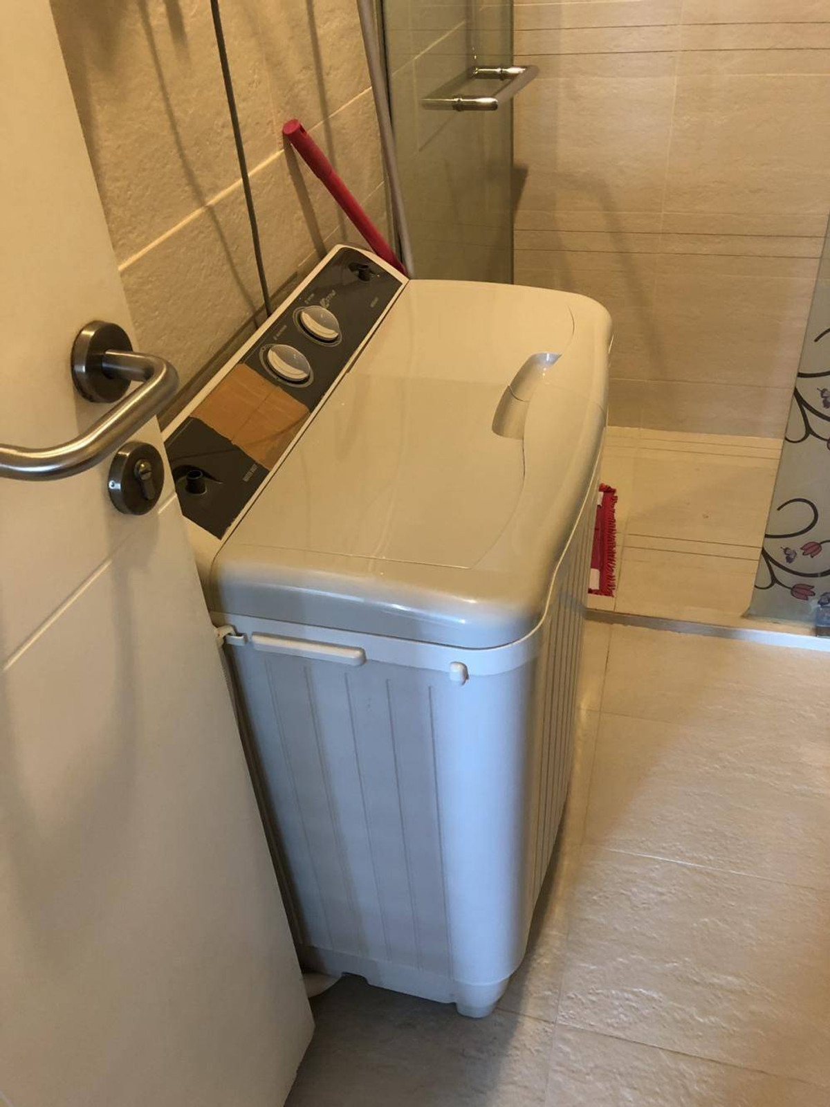 For RentCondoPattanakan, Srinakarin : Beautiful room!! Near BTS Sri Kreetha Station (Yellow Line), only 600 m.