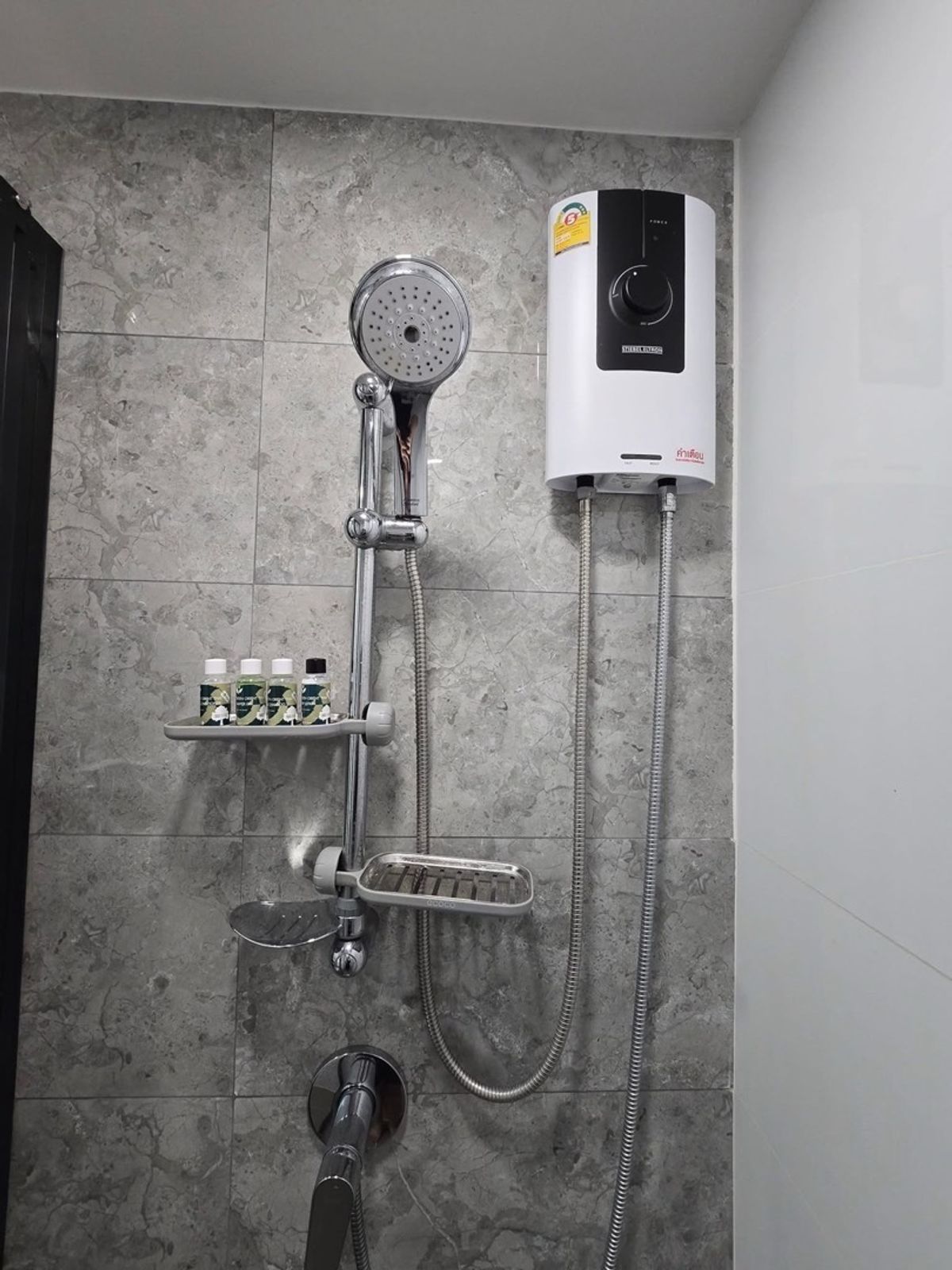 For RentCondoBangna, Bearing, Lasalle : Rent ATMOZ Tropicana Bangna Floor: 4 Building: C Room Size: 27 sq. M. Price: 12,000 baht. Nearby places: Yellow Line