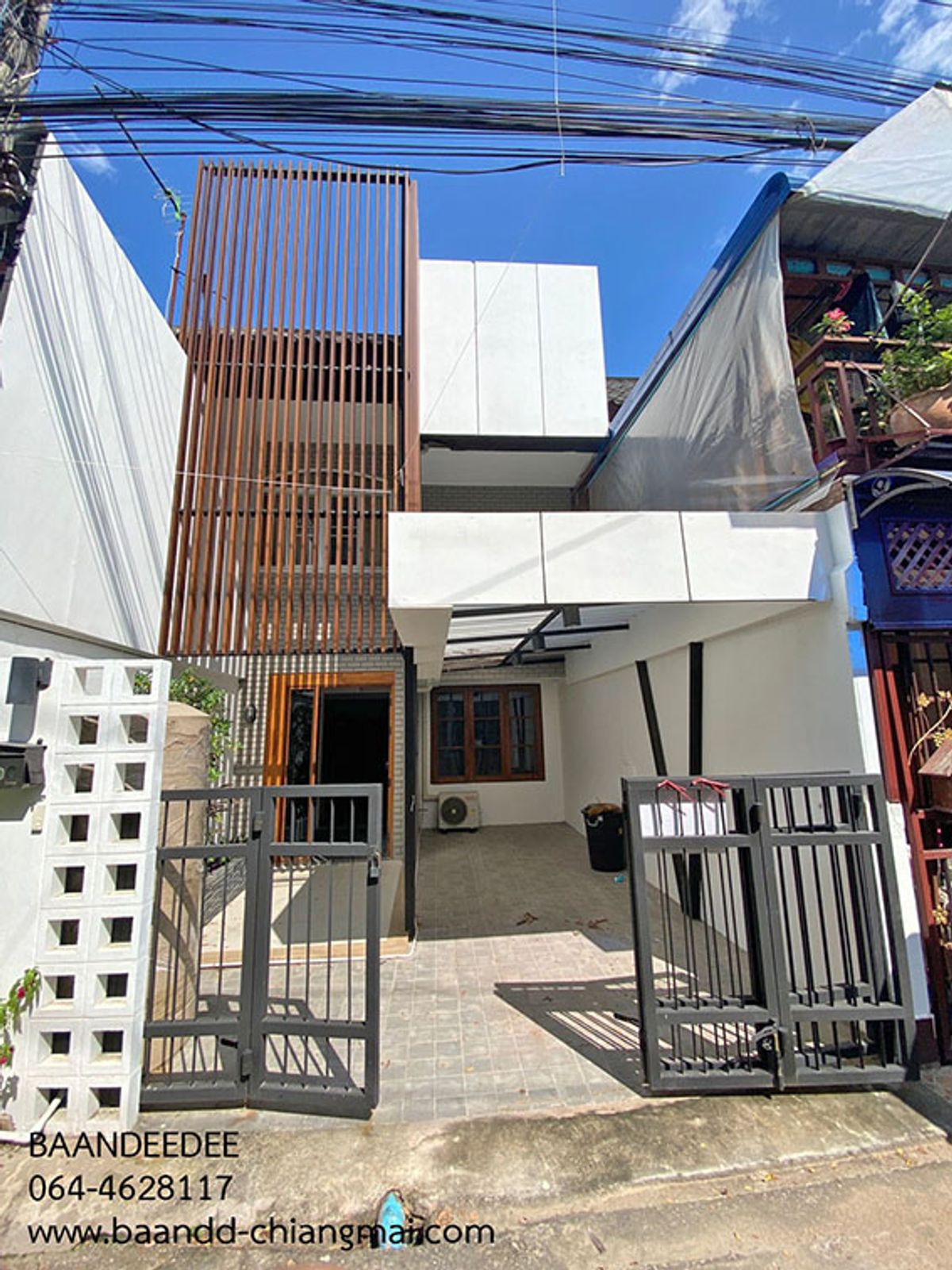 For RentTownhomeChiang Mai : Townhouse in the city Rent 13,000 baht per month, near Sarasas School, Chiang Mai No.1H122