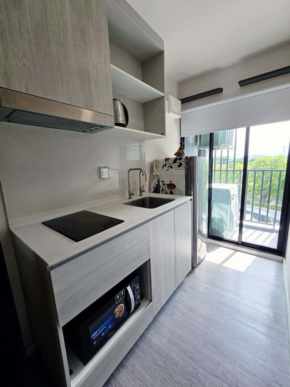 For RentCondoBangna, Bearing, Lasalle : Rent ATMOZ Tropicana Bangna Floor: 4 Building: C Room Size: 27 sq. M. Price: 12,000 baht. Nearby places: Yellow Line