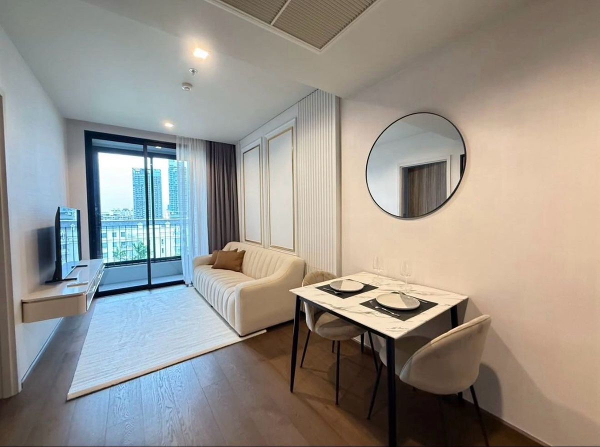 For RentCondoSukhumvit, Asoke, Thonglor : The rental room comes with a dressing room.